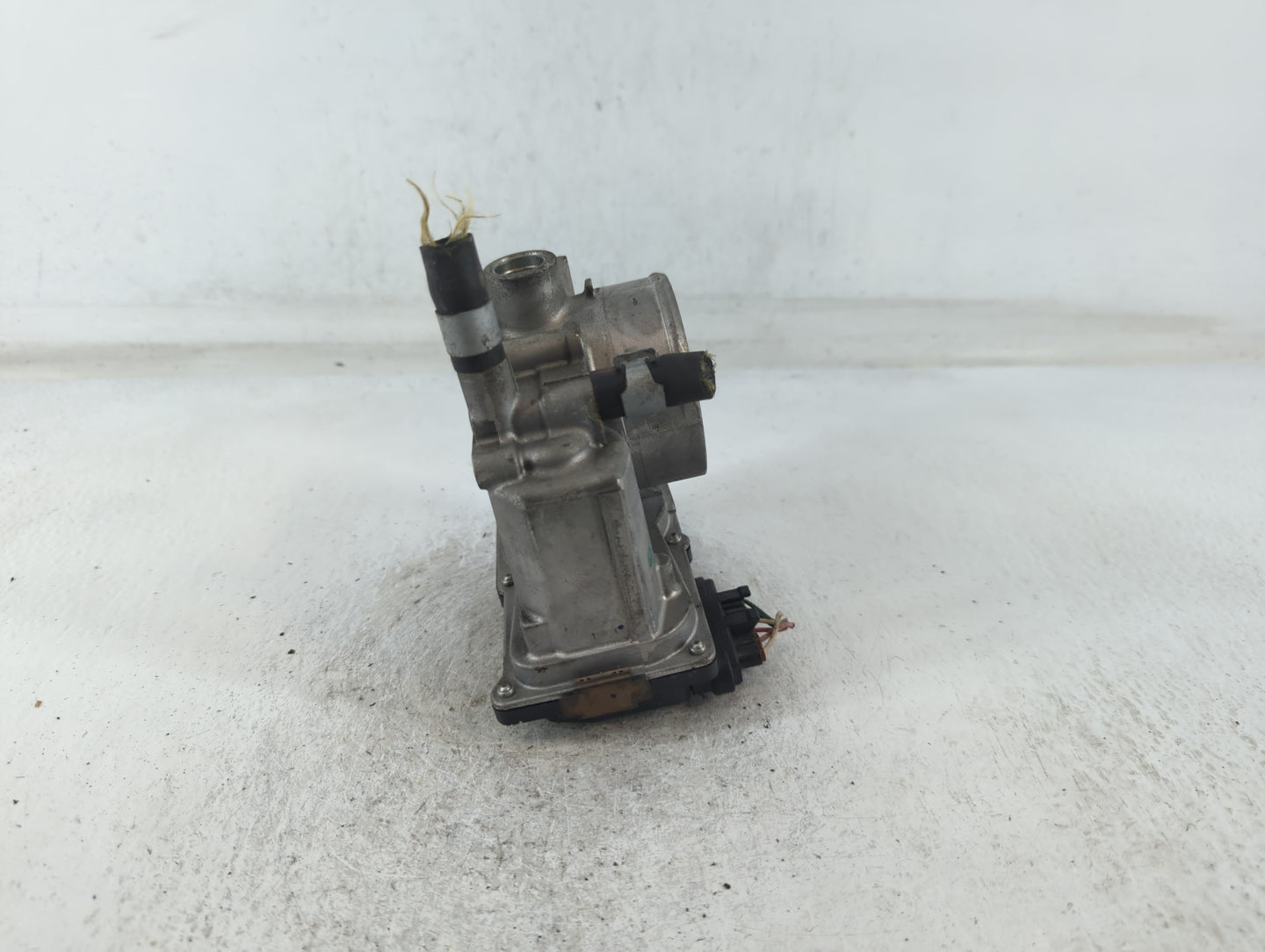 2013-2019 Nissan Sentra Throttle Body P/N:4J23 03329 3RA60-01 A Fits Fits 2013 2014 2015 2016 2017 2018 2019 OEM Used Auto P