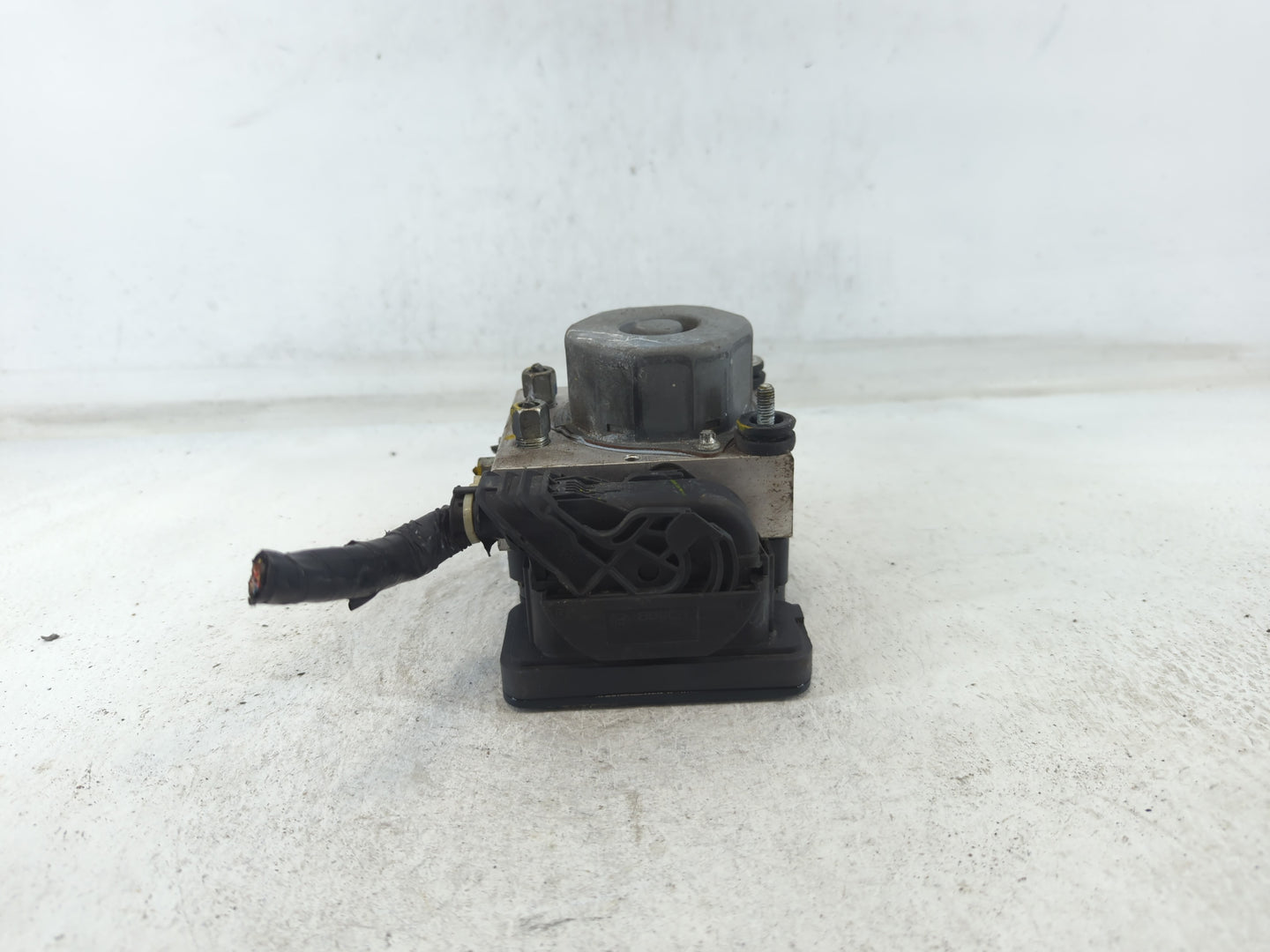 2014 Nissan Sentra ABS Pump Control Module Replacement P/N:47660 3SG0C Fits OEM Used Auto Parts - Oemusedautoparts1.com