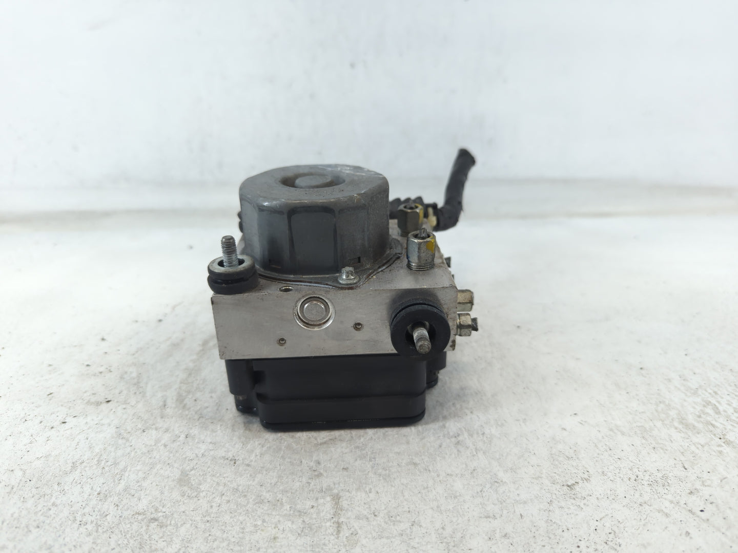 2014 Nissan Sentra ABS Pump Control Module Replacement P/N:47660 3SG0C Fits OEM Used Auto Parts - Oemusedautoparts1.com
