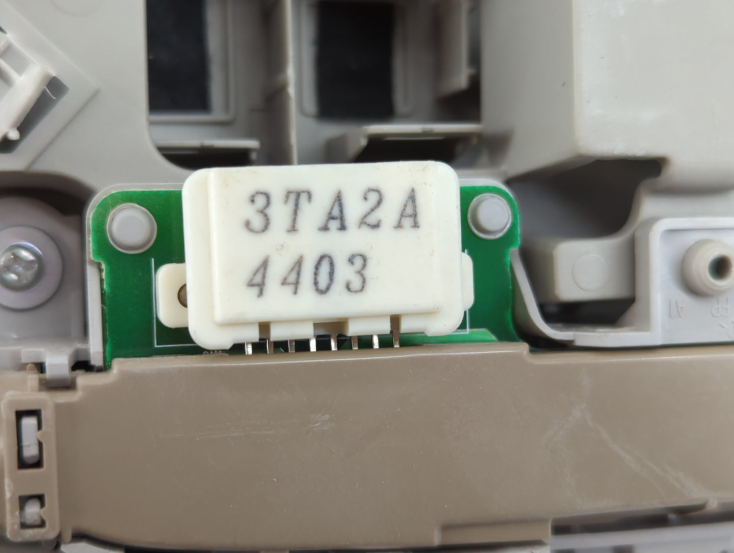 2014 Nissan Sentra Overhead Roof Console - Oemusedautoparts1.com