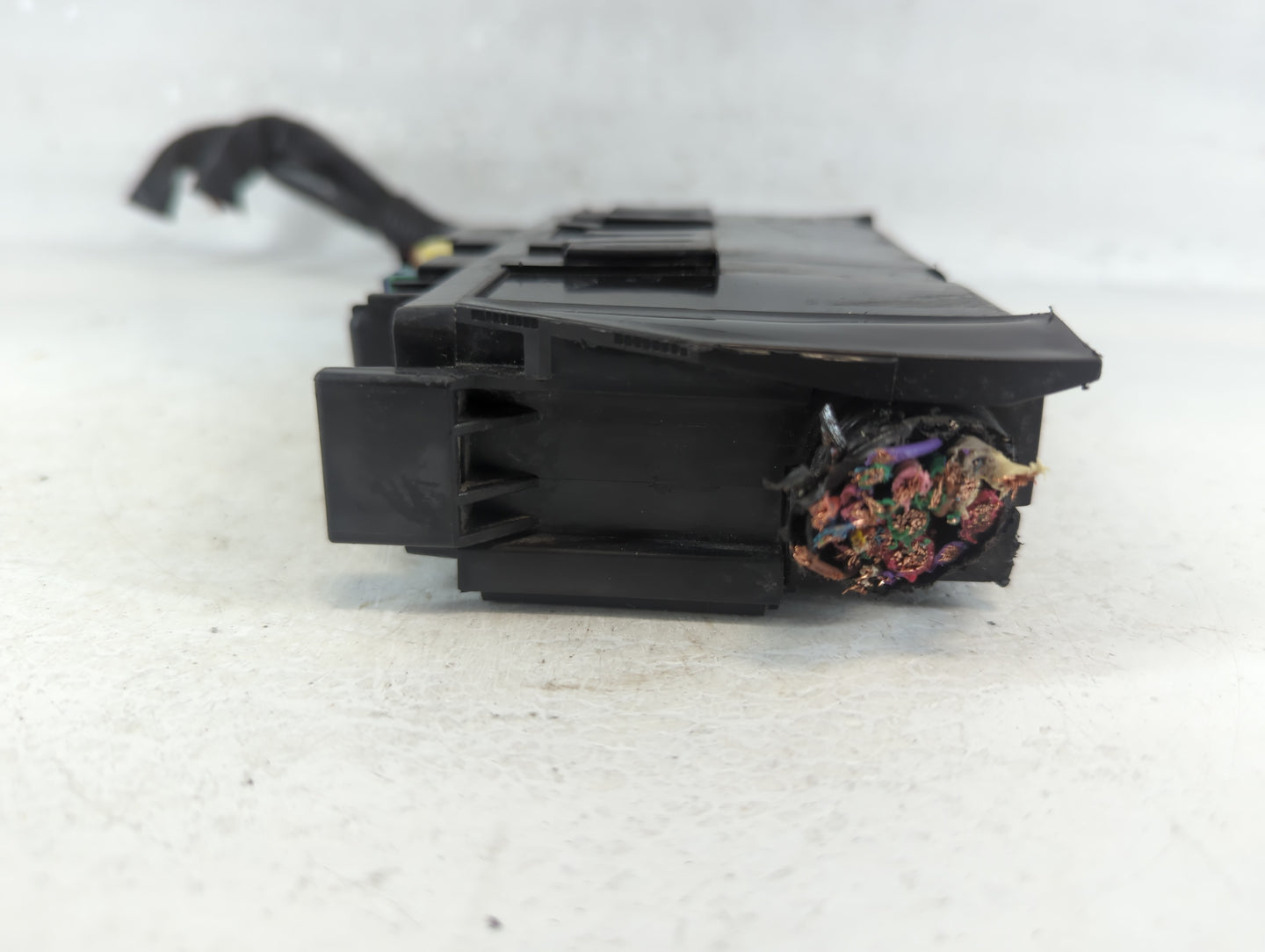2013-2019 Nissan Sentra Fusebox Fuse Box Panel Relay Module P/N:24382 EW70B 7154-7223-30 Fits OEM Used Auto Parts - Oemuseda