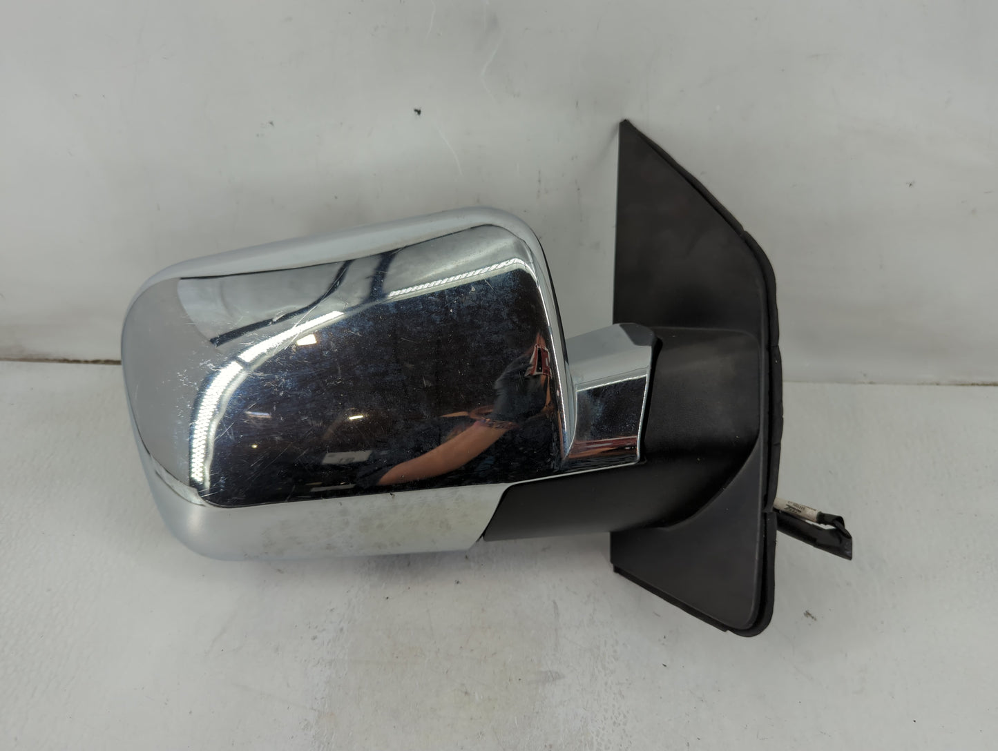 2010-2015 Nissan Titan Passenger Side View Mirror - Right Door Mirror OEM Used - Oemusedautoparts1.com