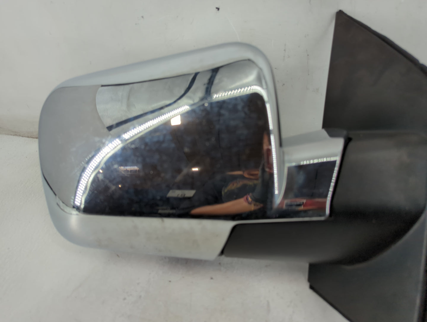 2010-2015 Nissan Titan Passenger Side View Mirror - Right Door Mirror OEM Used - Oemusedautoparts1.com