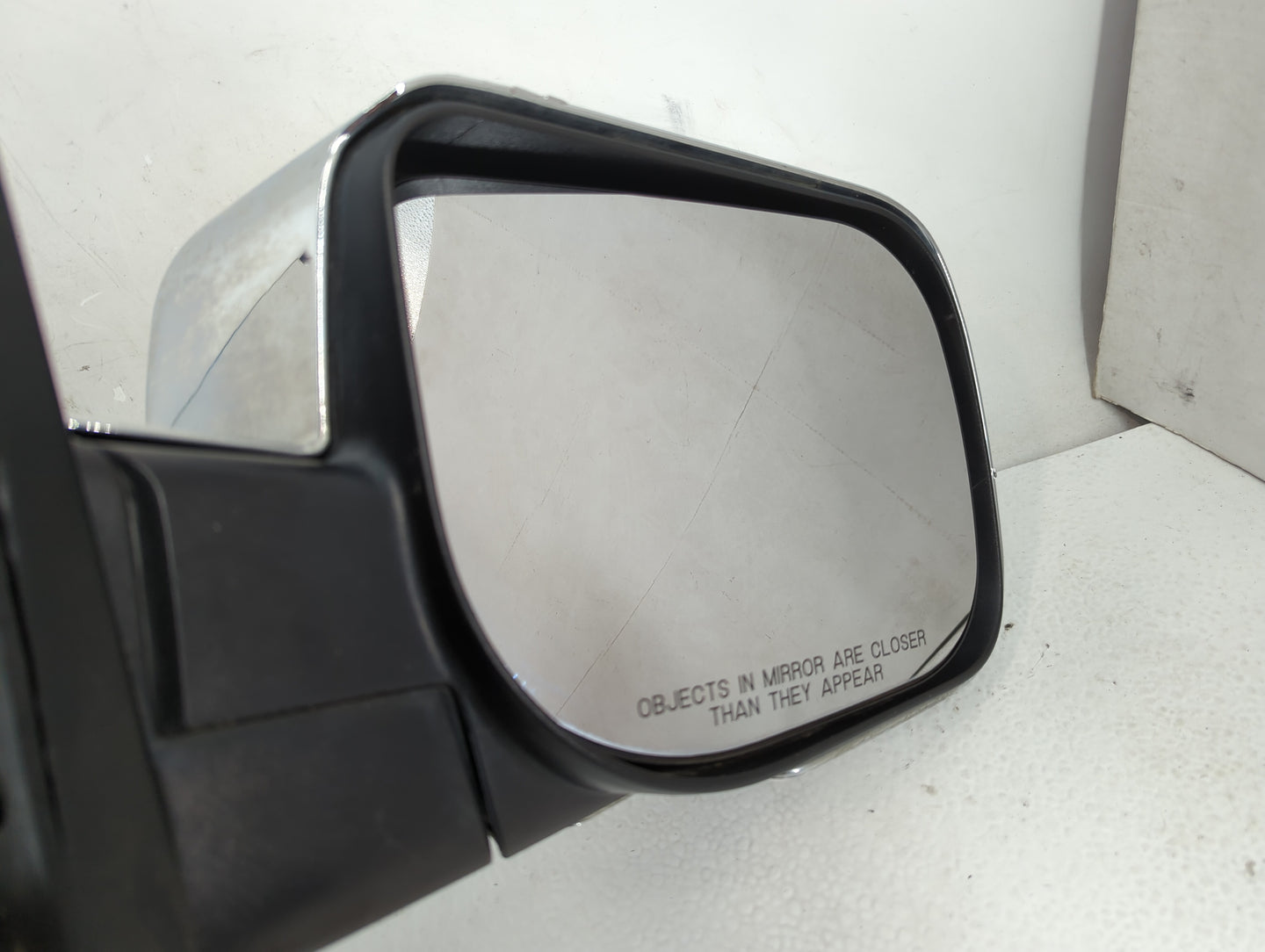 2010-2015 Nissan Titan Passenger Side View Mirror - Right Door Mirror OEM Used - Oemusedautoparts1.com