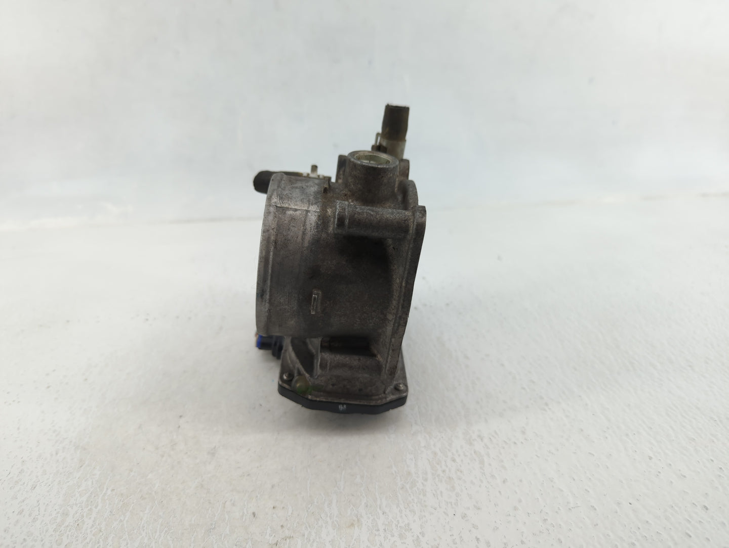 2013-2015 Nissan Titan Throttle Body P/N:16119 7S000 C Fits Fits 2012 2013 2014 2015 2016 OEM Used Auto Parts - Oemusedautop