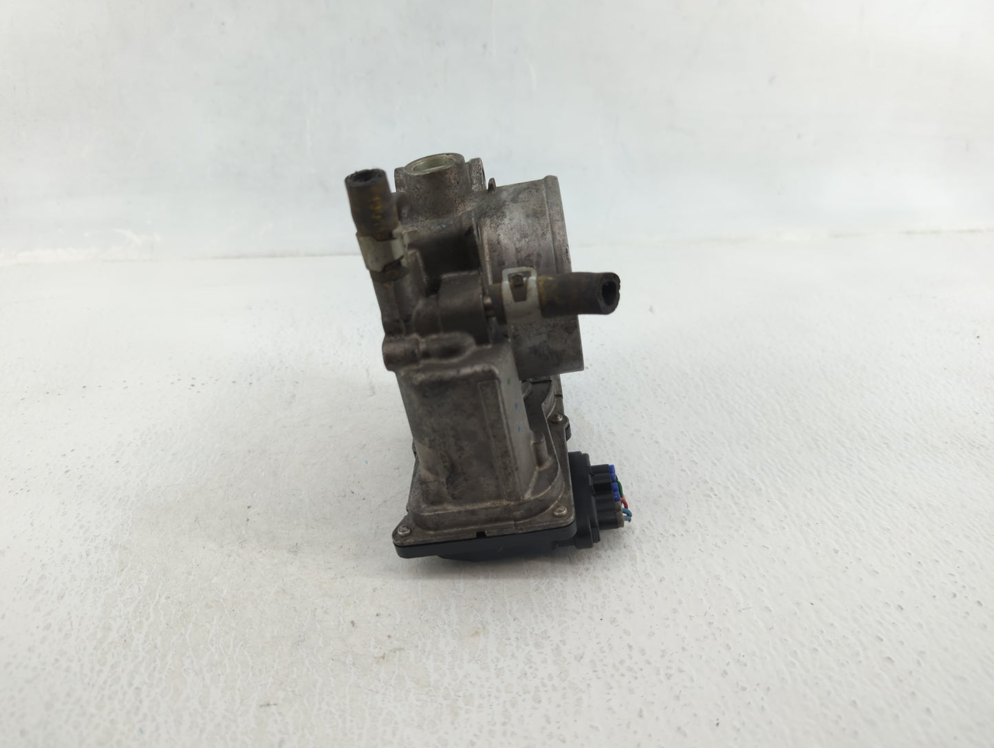 2013-2015 Nissan Titan Throttle Body P/N:16119 7S000 C Fits Fits 2012 2013 2014 2015 2016 OEM Used Auto Parts - Oemusedautop