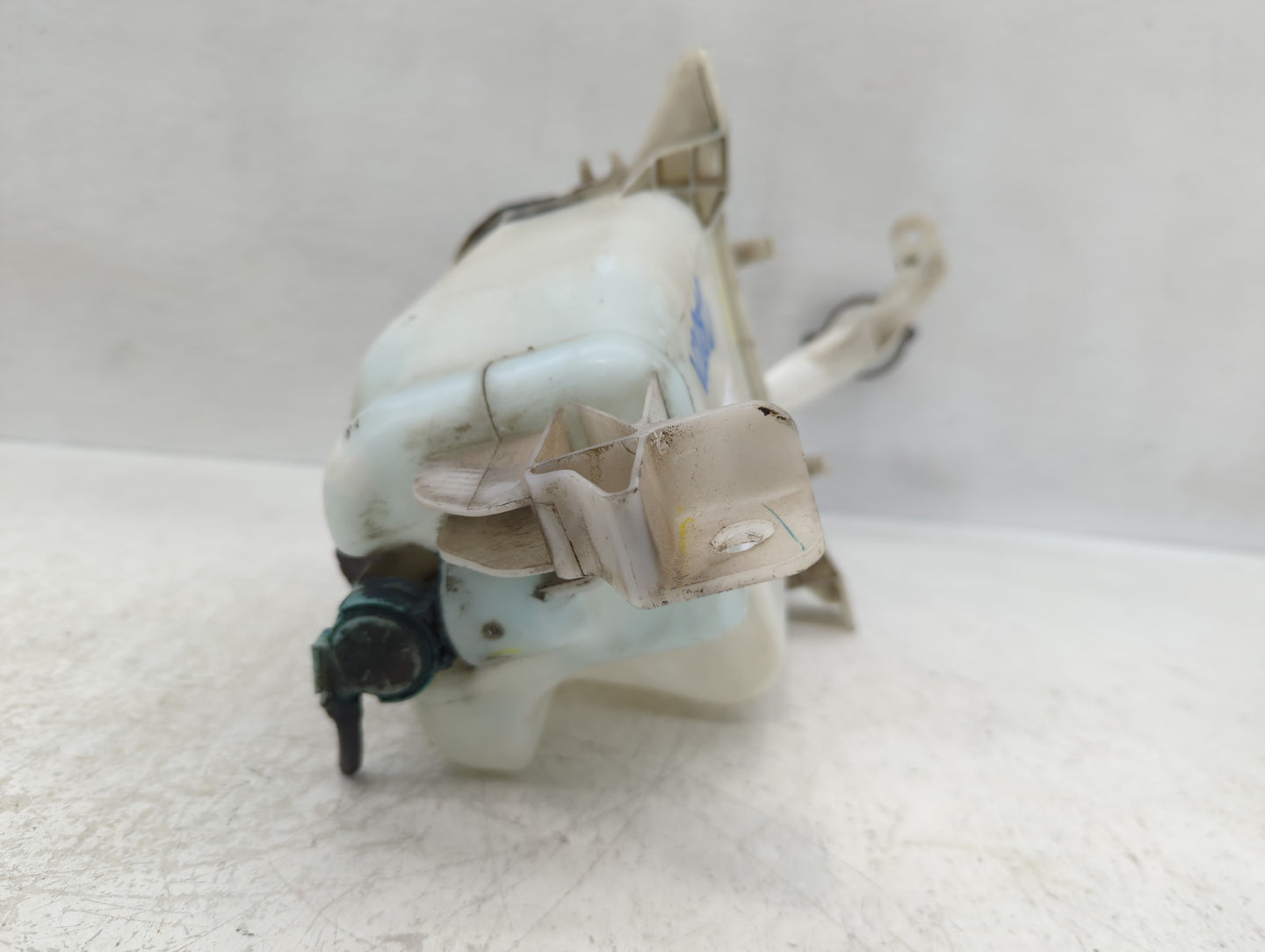 2012-2019 Nissan Versa Windshield Washer Fluid Reservoir Bottle Oem - Oemusedautoparts1.com