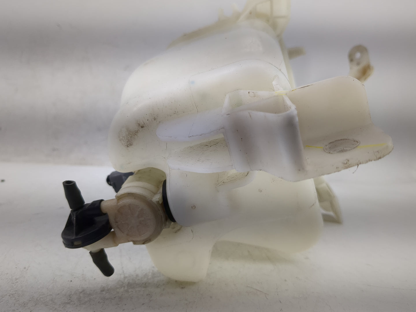 Nissan Versa Windshield Washer Fluid Reservoir Bottle Oem - Oemusedautoparts1.com