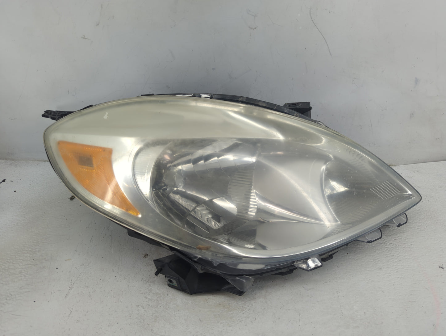 2012-2014 Nissan Versa Passenger Right Oem Head Light Headlight Lamp - Oemusedautoparts1.com