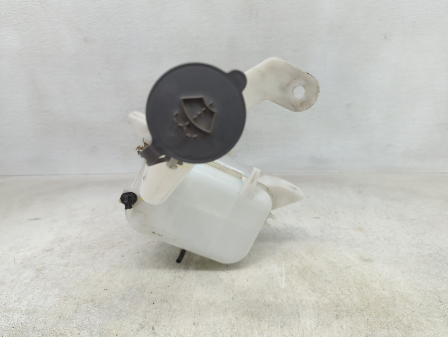 2012-2019 Nissan Versa Windshield Washer Fluid Reservoir Bottle Oem - Oemusedautoparts1.com