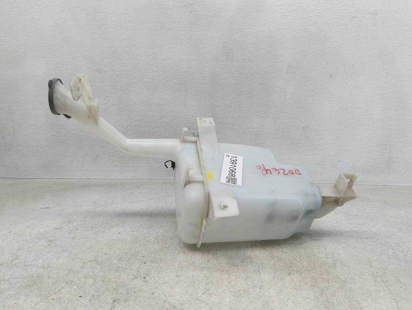 2012-2019 Nissan Versa Windshield Washer Fluid Reservoir Bottle Oem - Oemusedautoparts1.com