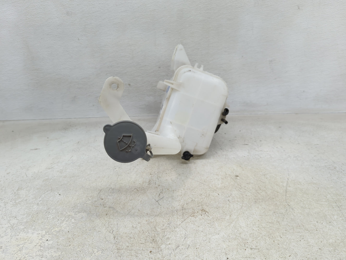 2012-2019 Nissan Versa Windshield Washer Fluid Reservoir Bottle Oem - Oemusedautoparts1.com