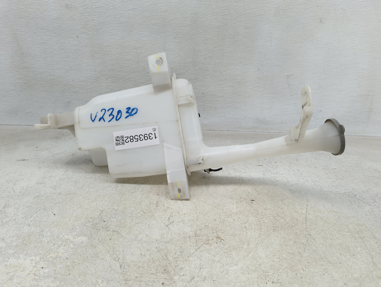 2012-2019 Nissan Versa Windshield Washer Fluid Reservoir Bottle Oem - Oemusedautoparts1.com