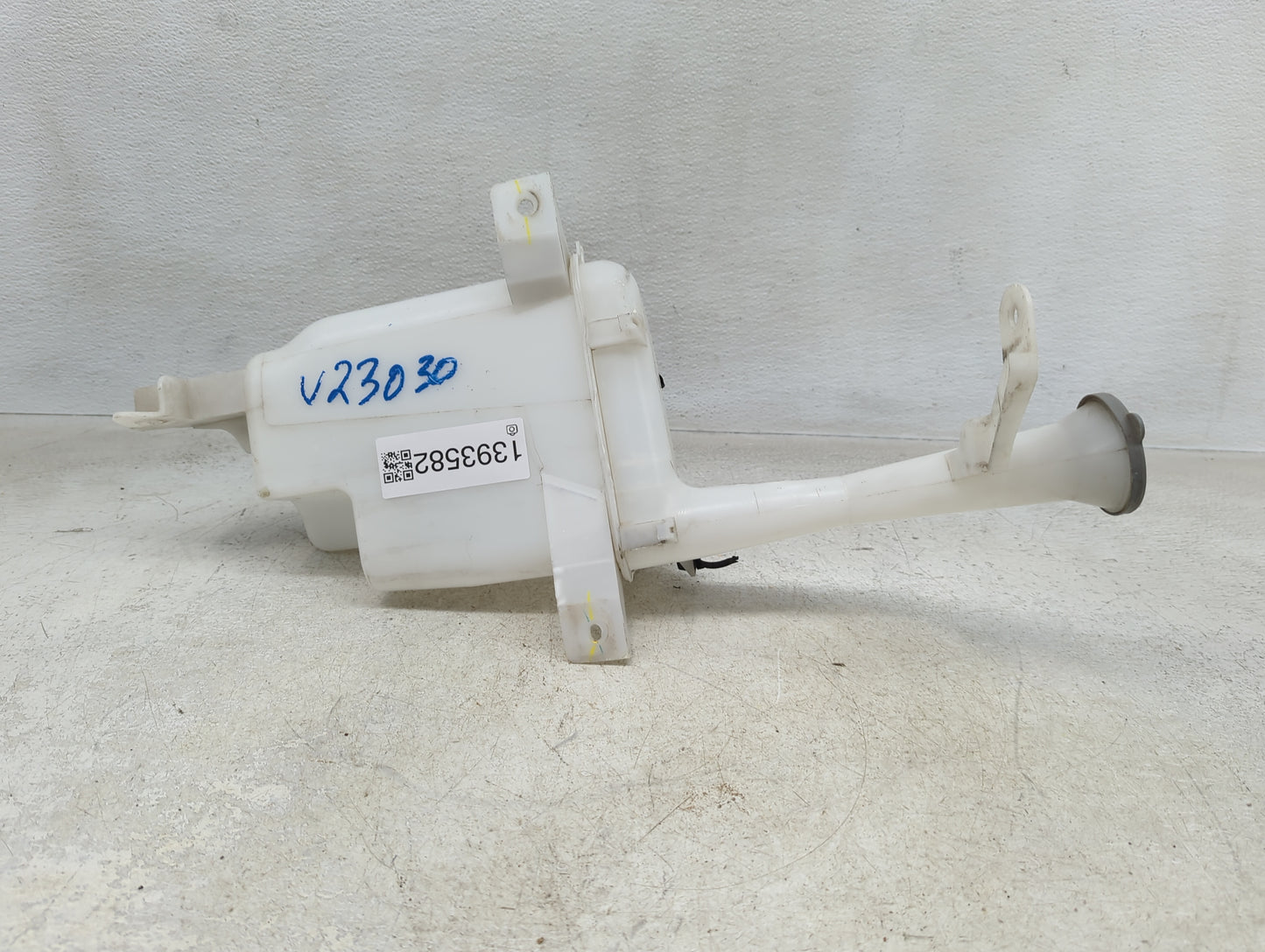 2012-2019 Nissan Versa Windshield Washer Fluid Reservoir Bottle Oem - Oemusedautoparts1.com