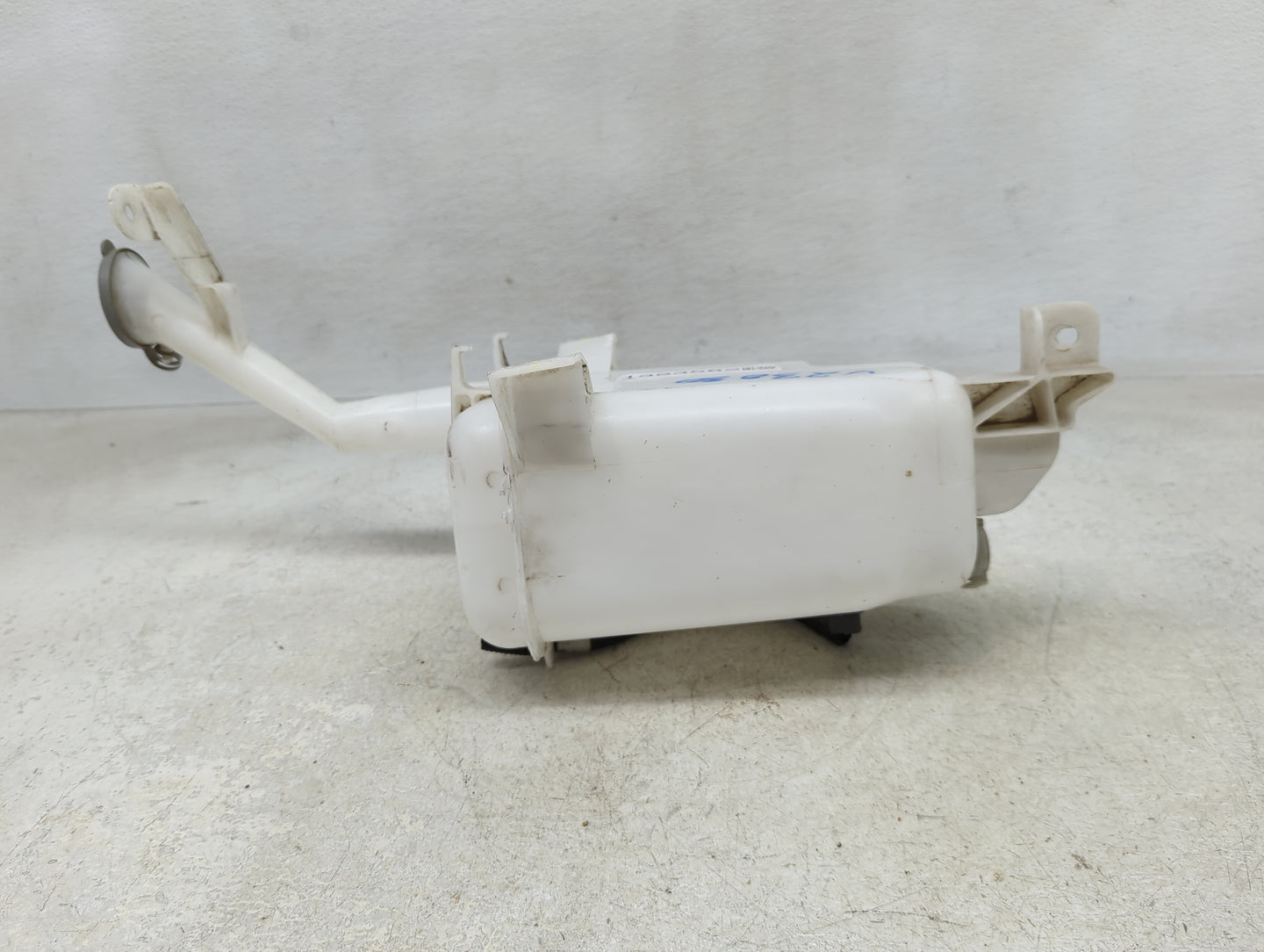 2012-2019 Nissan Versa Windshield Washer Fluid Reservoir Bottle Oem - Oemusedautoparts1.com