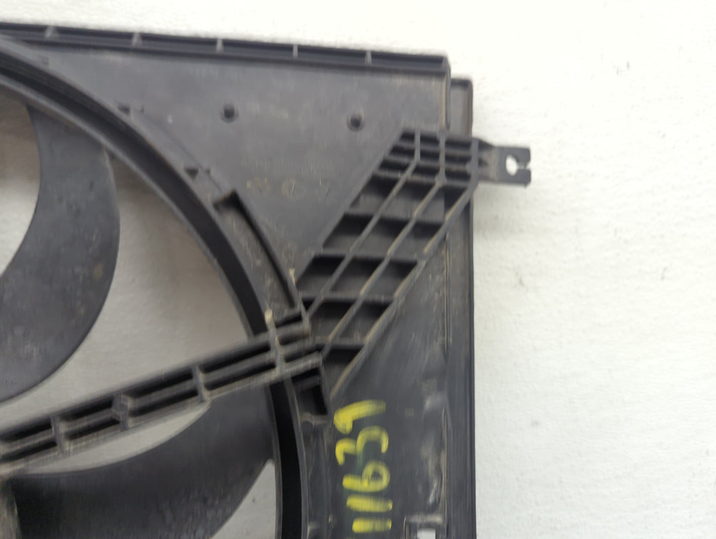 2012-2019 Nissan Versa Electric Radiator Cooling Fan Motor Assembly P/N:DS87072A DS87072A-1.6L SR-C Fits OEM Used Auto Parts