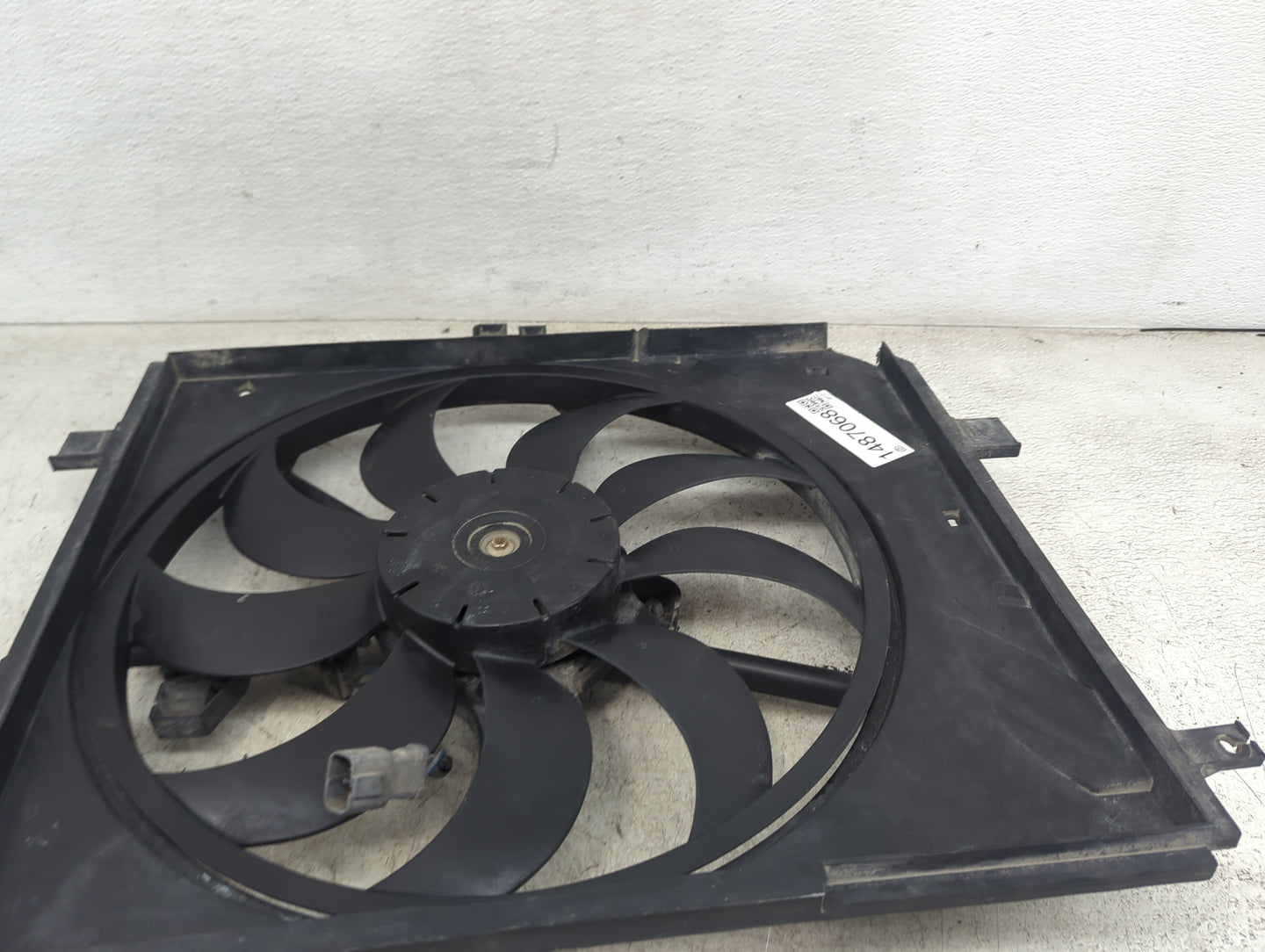 2012-2019 Nissan Versa Electric Radiator Cooling Fan Motor Assembly P/N:DS87072A DS87072A-1.6L SR-C Fits OEM Used Auto Parts