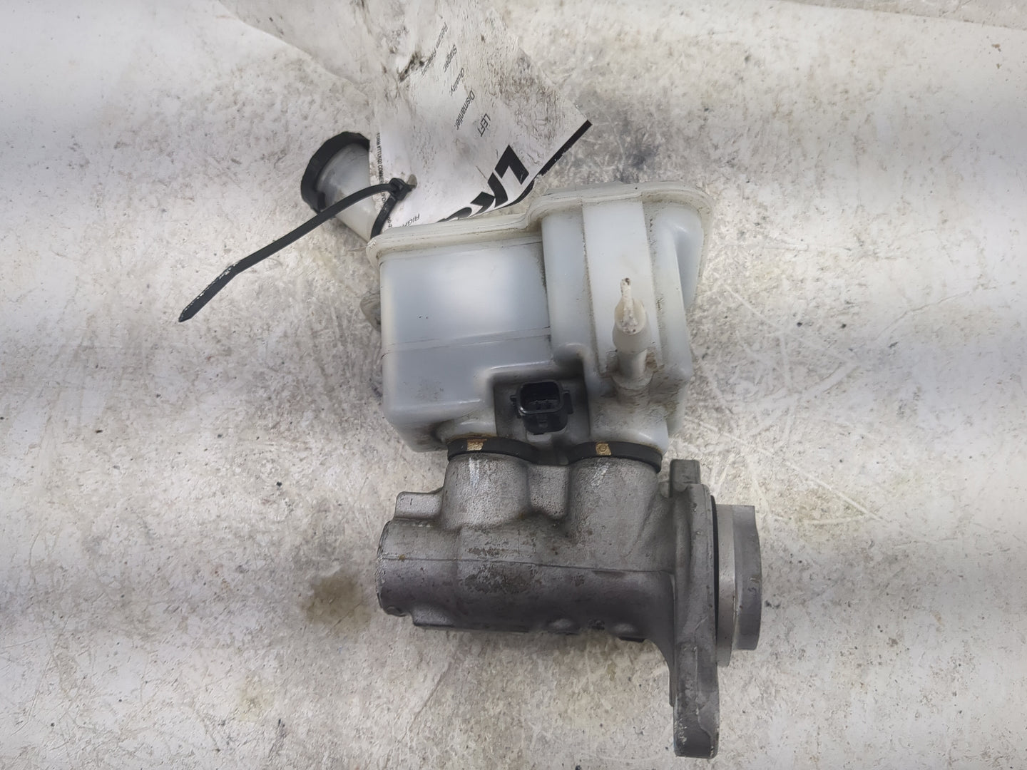 2012-2019 Nissan Versa Brake Master Cylinder 1496764 - Oemusedautoparts1.com