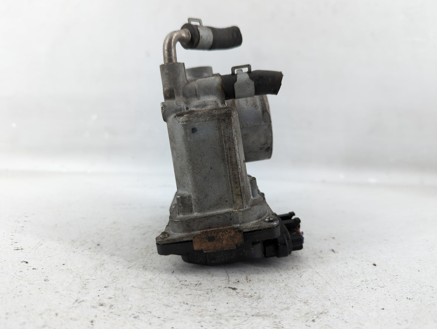 2012-2019 Nissan Versa Throttle Body P/N:3AA50-02 E Fits Fits 2012 2013 2014 2015 2016 2017 2018 2019 OEM Used Auto Parts - 