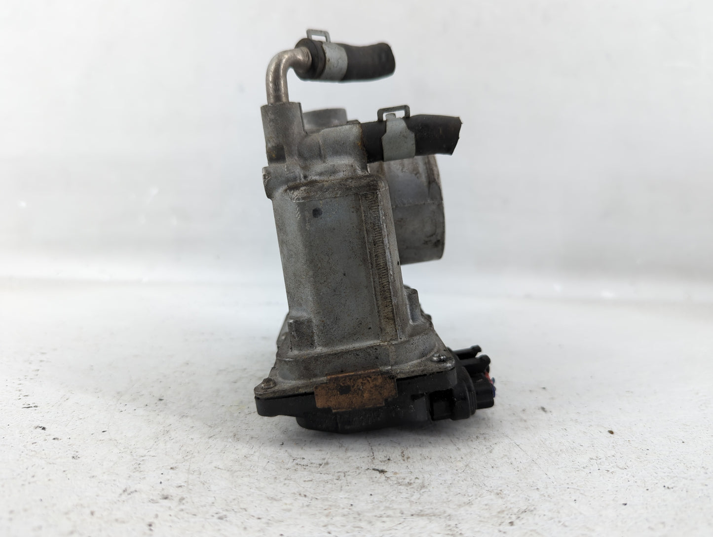 2012-2019 Nissan Versa Throttle Body P/N:3AA50-02 E Fits Fits 2012 2013 2014 2015 2016 2017 2018 2019 OEM Used Auto Parts - 