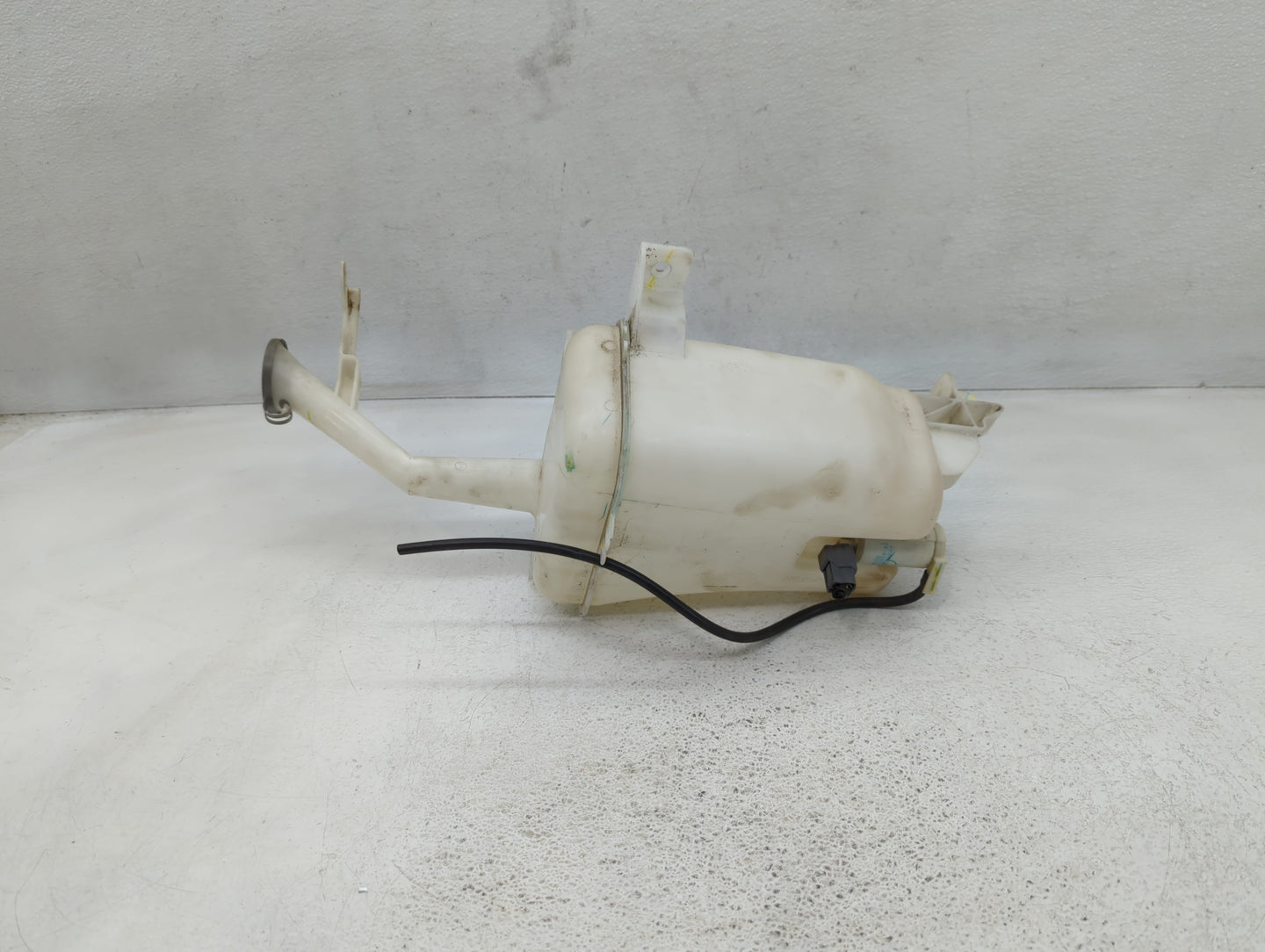 2012-2019 Nissan Versa Windshield Washer Fluid Reservoir Bottle Oem - Oemusedautoparts1.com