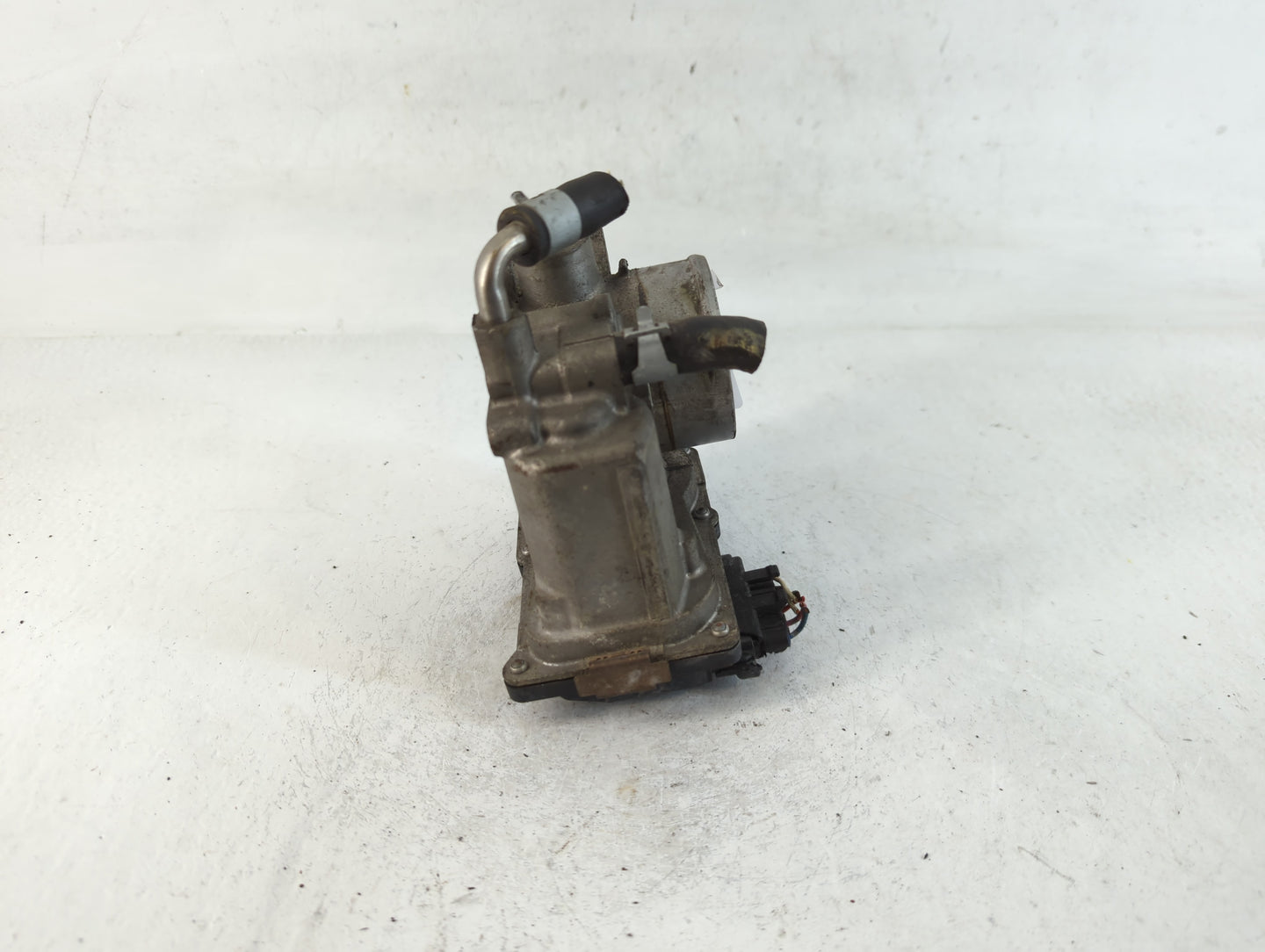2012-2019 Nissan Versa Throttle Body P/N:3AA50-02 E Fits Fits 2012 2013 2014 2015 2016 2017 2018 2019 OEM Used Auto Parts - 