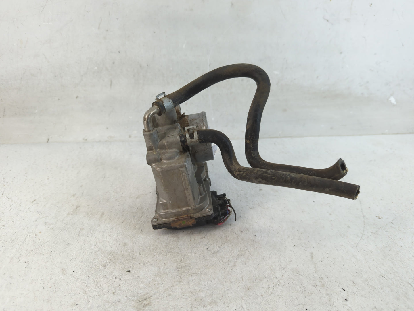 2012-2019 Nissan Versa Throttle Body P/N:3AA50-02 D Fits Fits 2012 2013 2014 2015 2016 2017 2018 2019 OEM Used Auto Parts - 