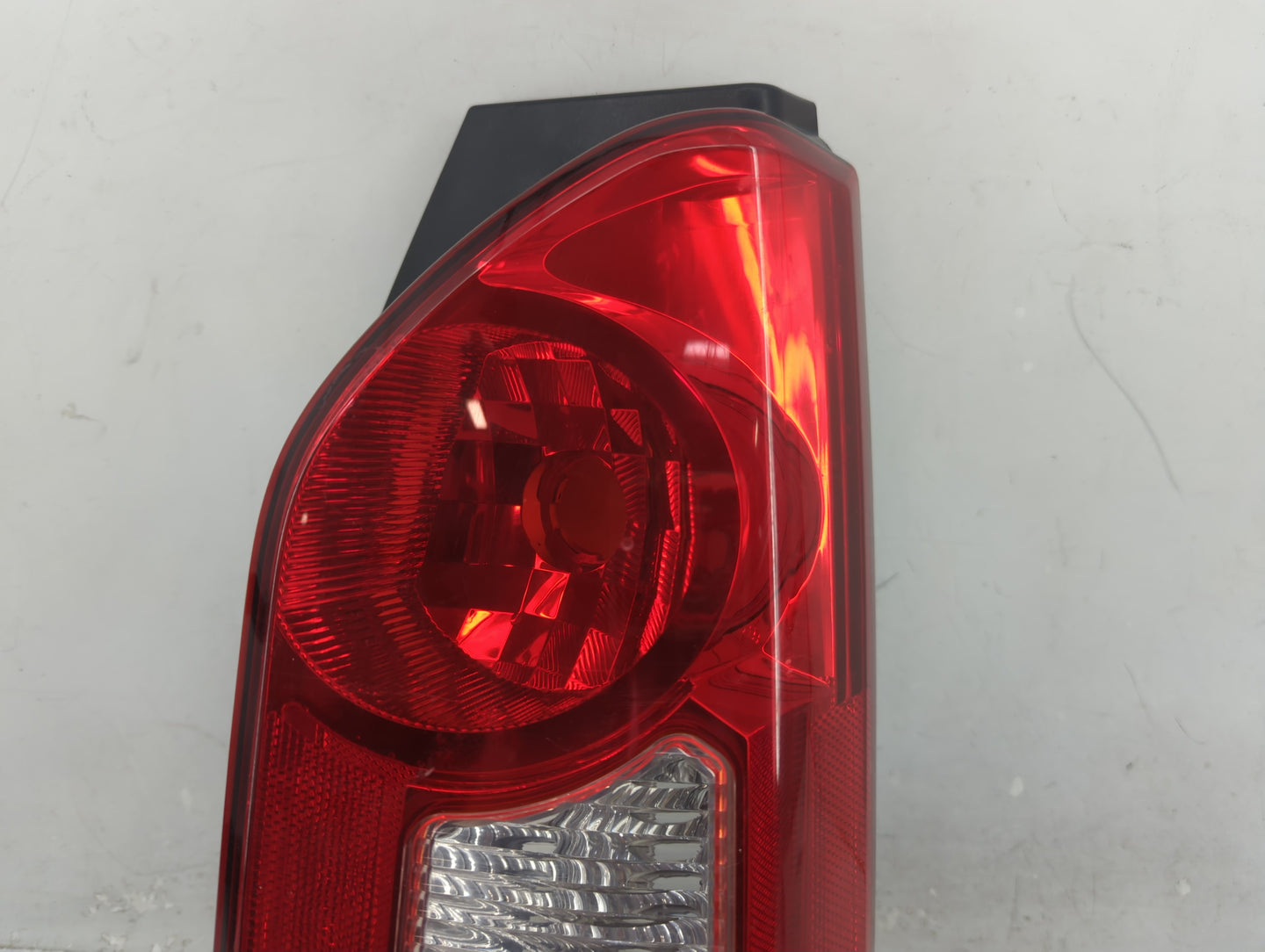2005-2015 Nissan Xterra Tail Light Assembly Passenger Right OEM Fits Fits 2005 2006 2007 2008 2009 2010 2011 2012 2013 2014 