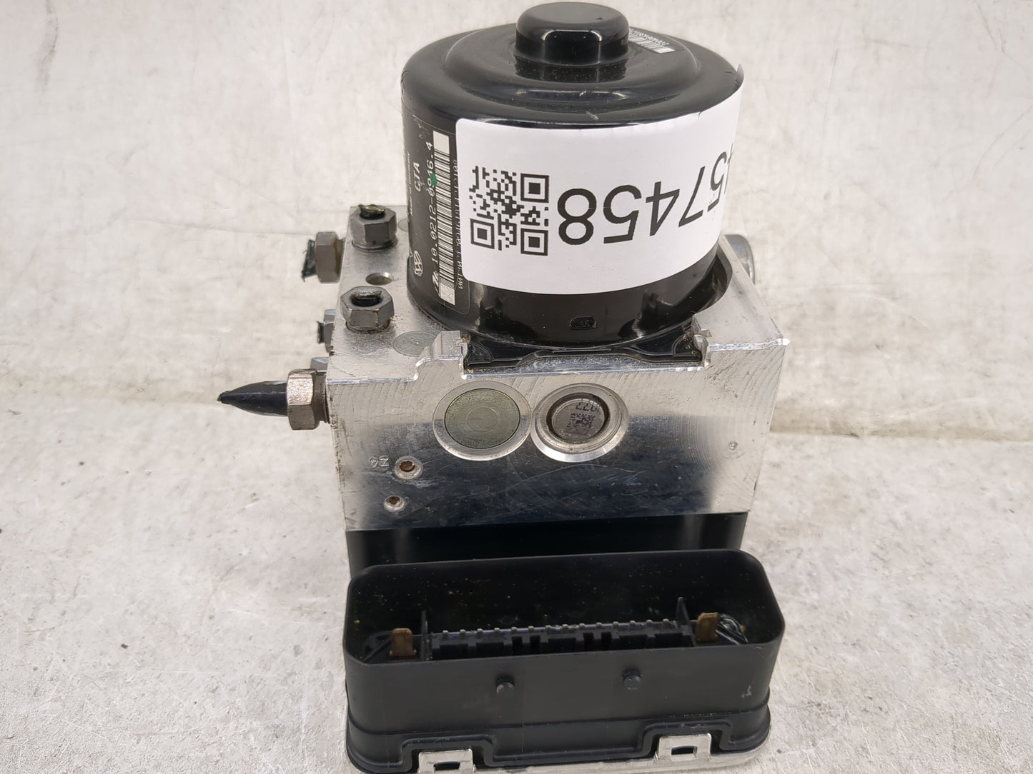 2013-2014 Porsche Cayenne ABS Pump Control Module Replacement P/N:7P0 614 517 P Fits Fits 2013 2014 OEM Used Auto Parts - Oe