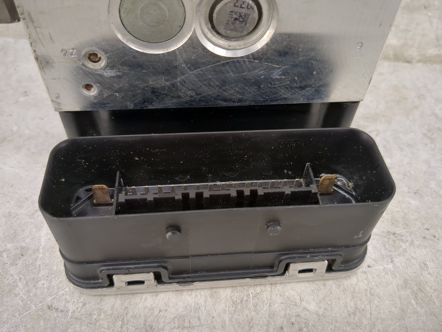 2013-2014 Porsche Cayenne ABS Pump Control Module Replacement P/N:7P0 614 517 P Fits Fits 2013 2014 OEM Used Auto Parts - Oe