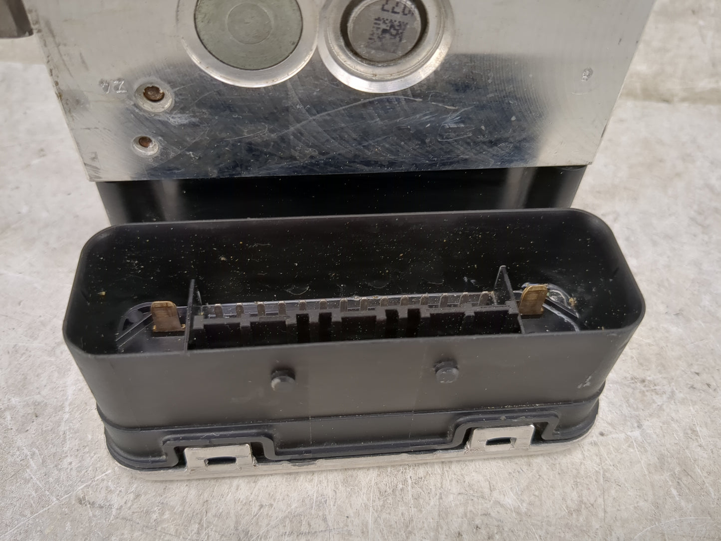 2013-2014 Porsche Cayenne ABS Pump Control Module Replacement P/N:7P0 614 517 P Fits Fits 2013 2014 OEM Used Auto Parts - Oe