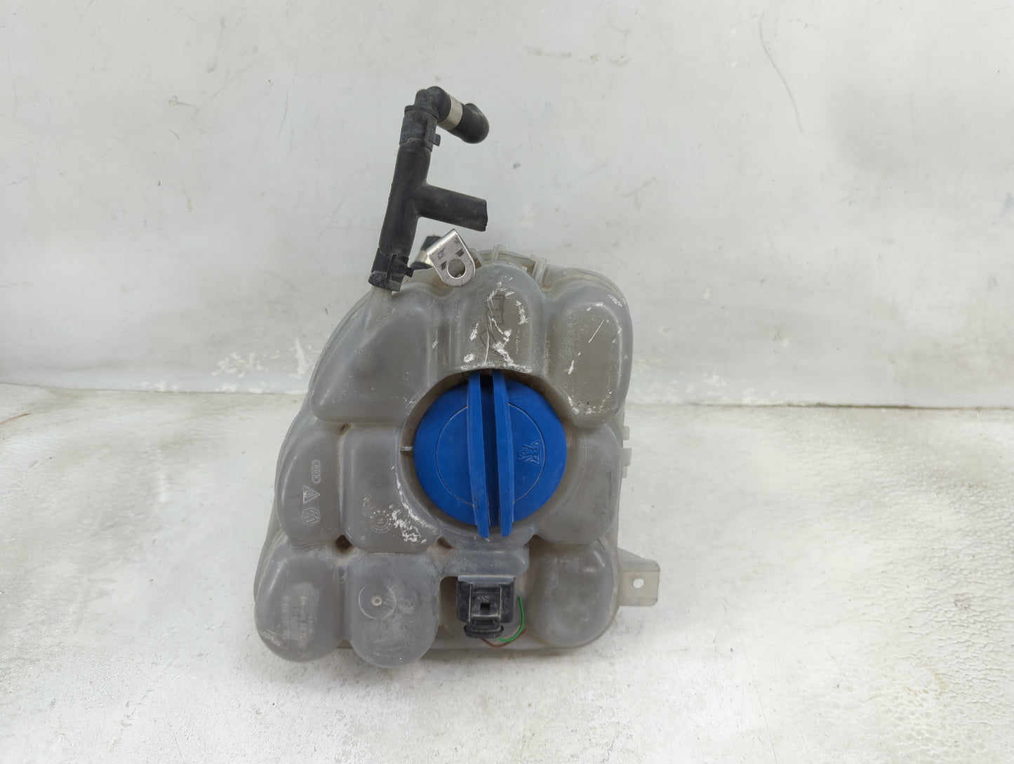 2014 Porsche Cayenne Radiator Coolant Overflow Expansion Tank Bottle - Oemusedautoparts1.com