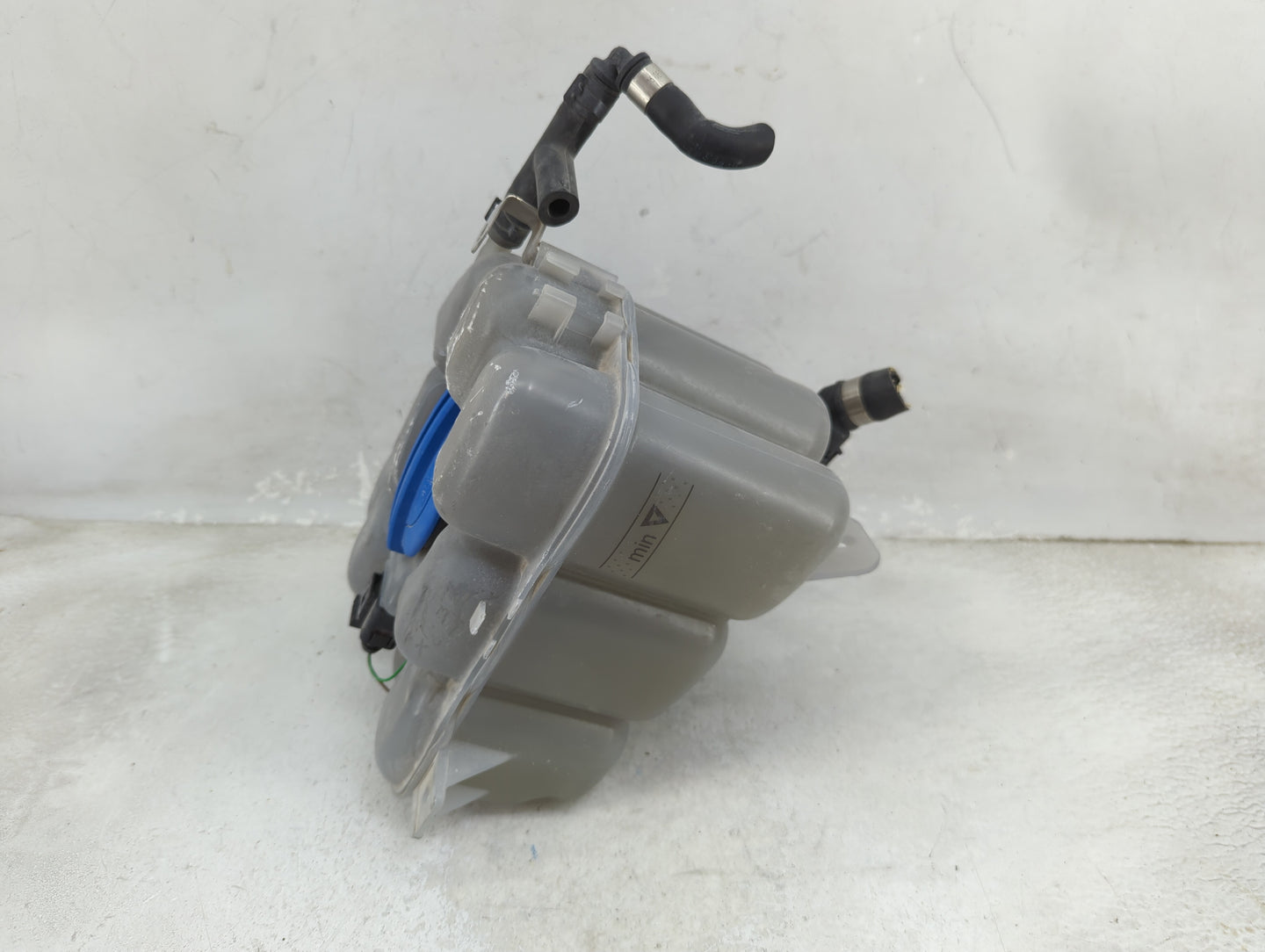 2014 Porsche Cayenne Radiator Coolant Overflow Expansion Tank Bottle - Oemusedautoparts1.com
