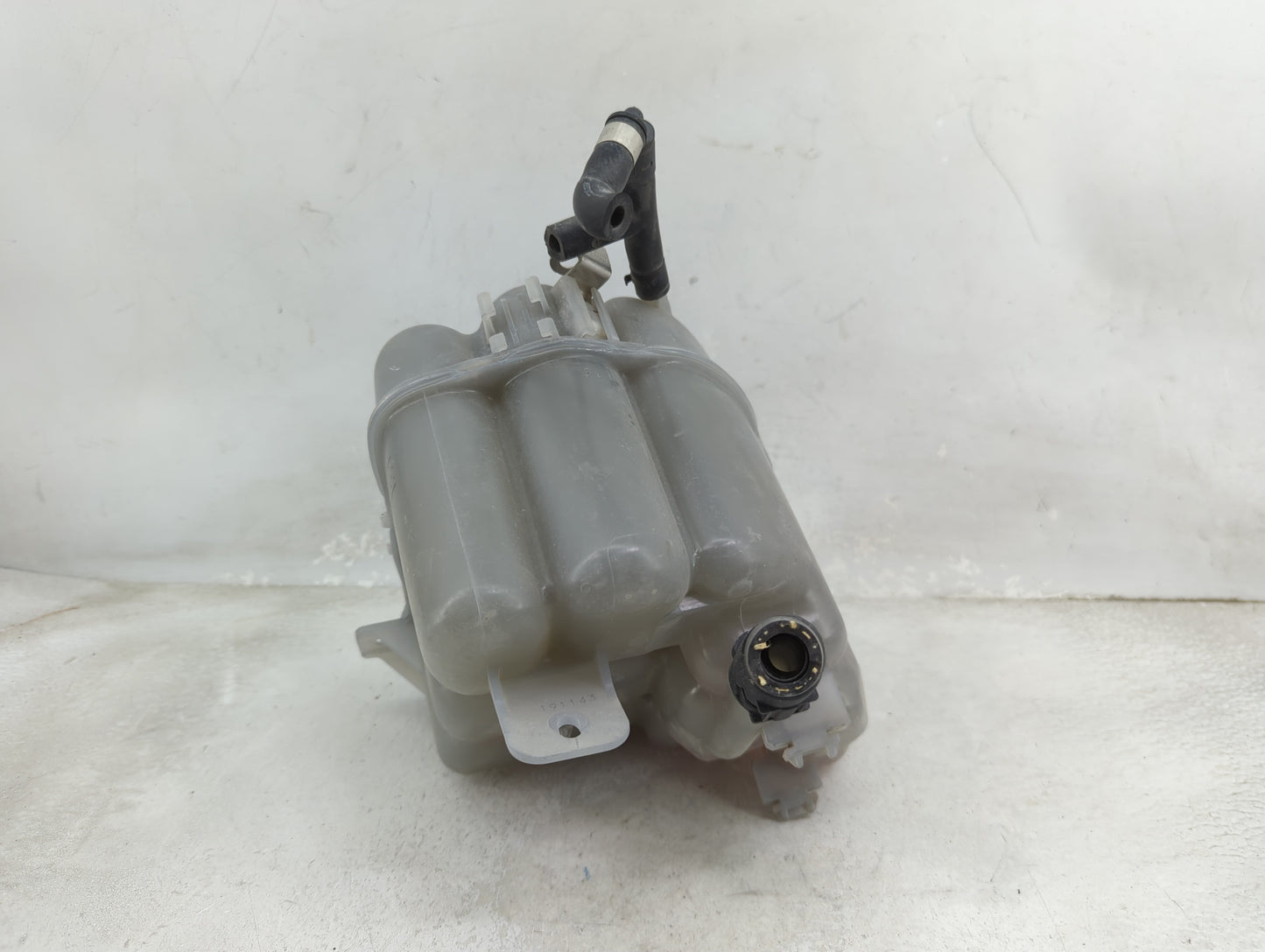 2014 Porsche Cayenne Radiator Coolant Overflow Expansion Tank Bottle - Oemusedautoparts1.com