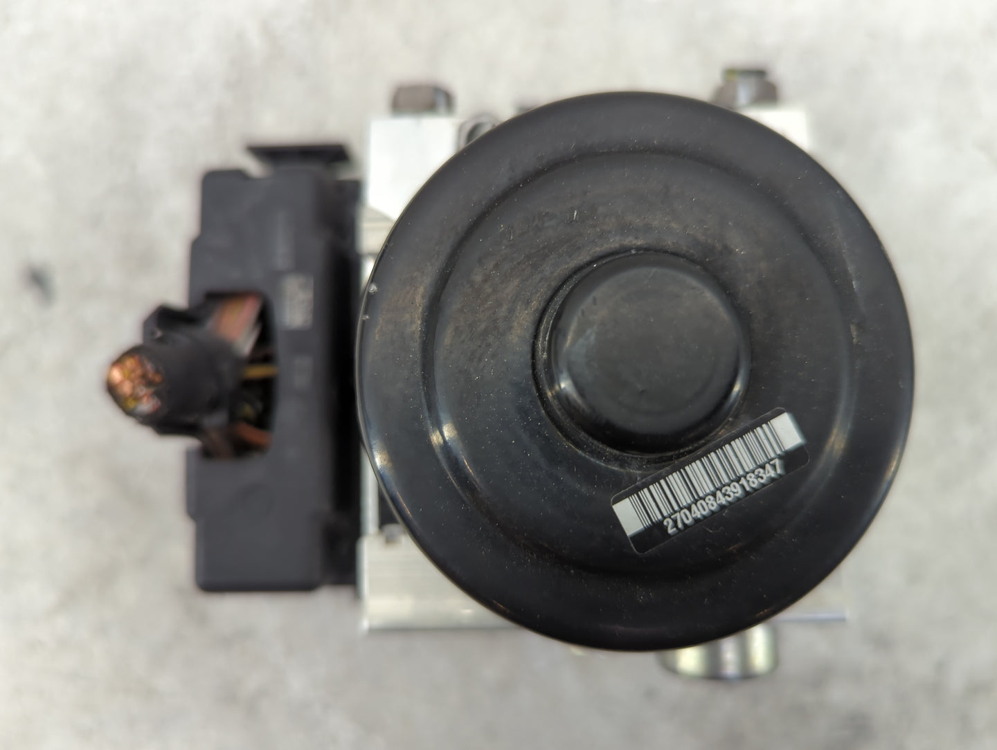 2013-2014 Porsche Cayenne ABS Pump Control Module Replacement P/N:7P0 907 379 P Fits Fits 2013 2014 OEM Used Auto Parts - Oe