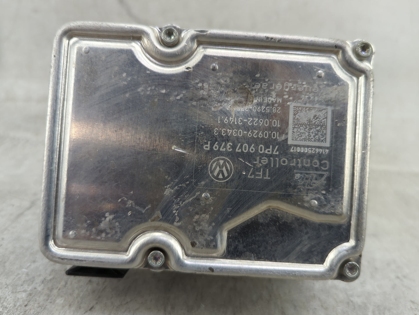 2013-2014 Porsche Cayenne ABS Pump Control Module Replacement P/N:7P0 907 379 P Fits Fits 2013 2014 OEM Used Auto Parts - Oe
