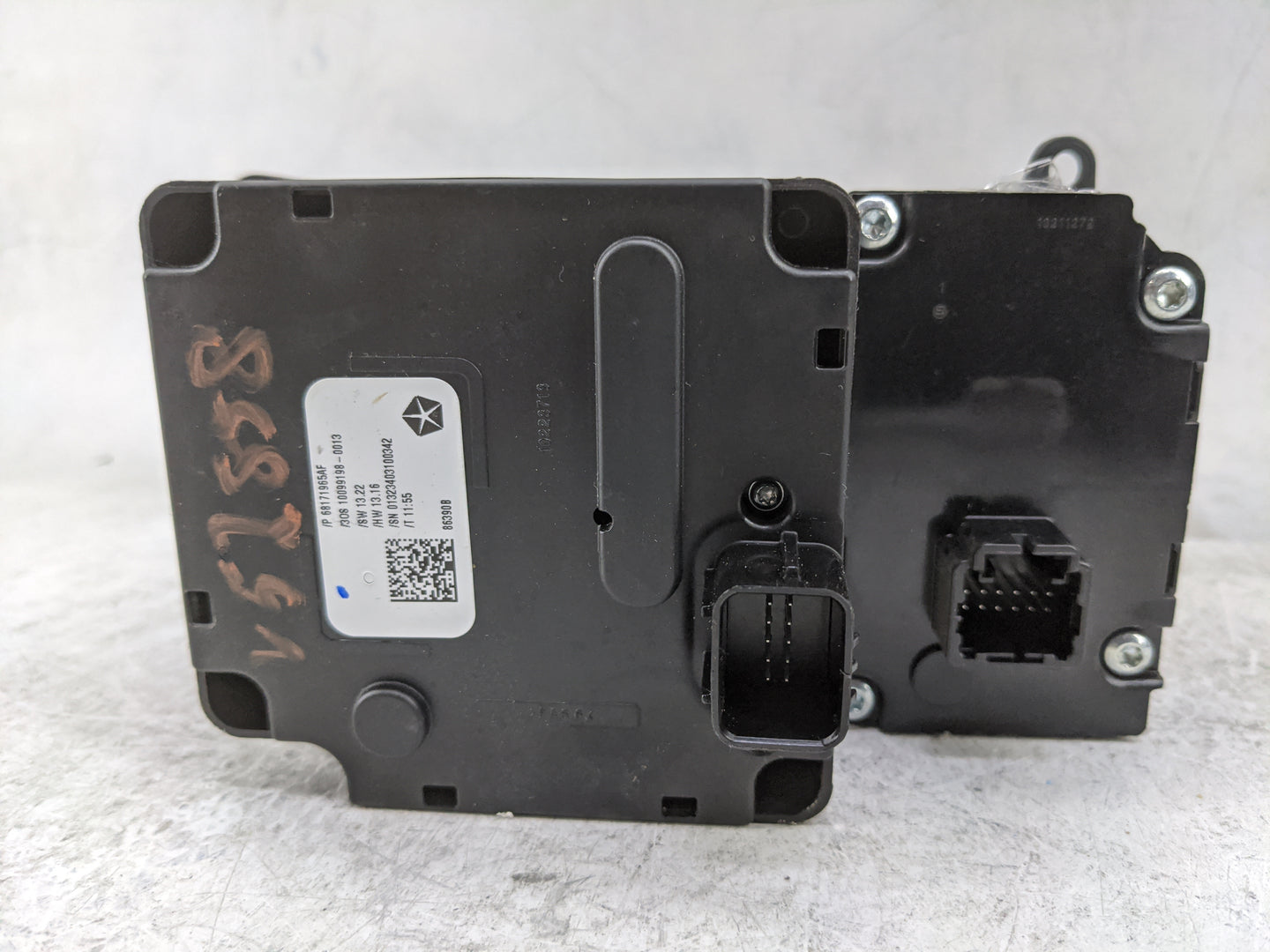 2014 Ram 1500 Floor Console Assembly Shifter - Oemusedautoparts1.com
