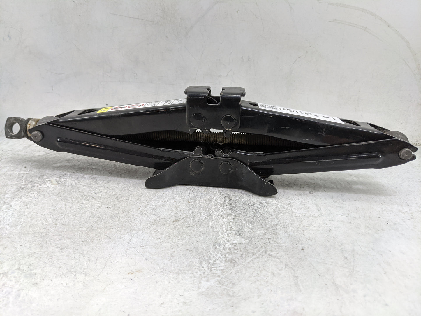 2014 Ram 1500 Spare Scissor Car Jack - Oemusedautoparts1.com