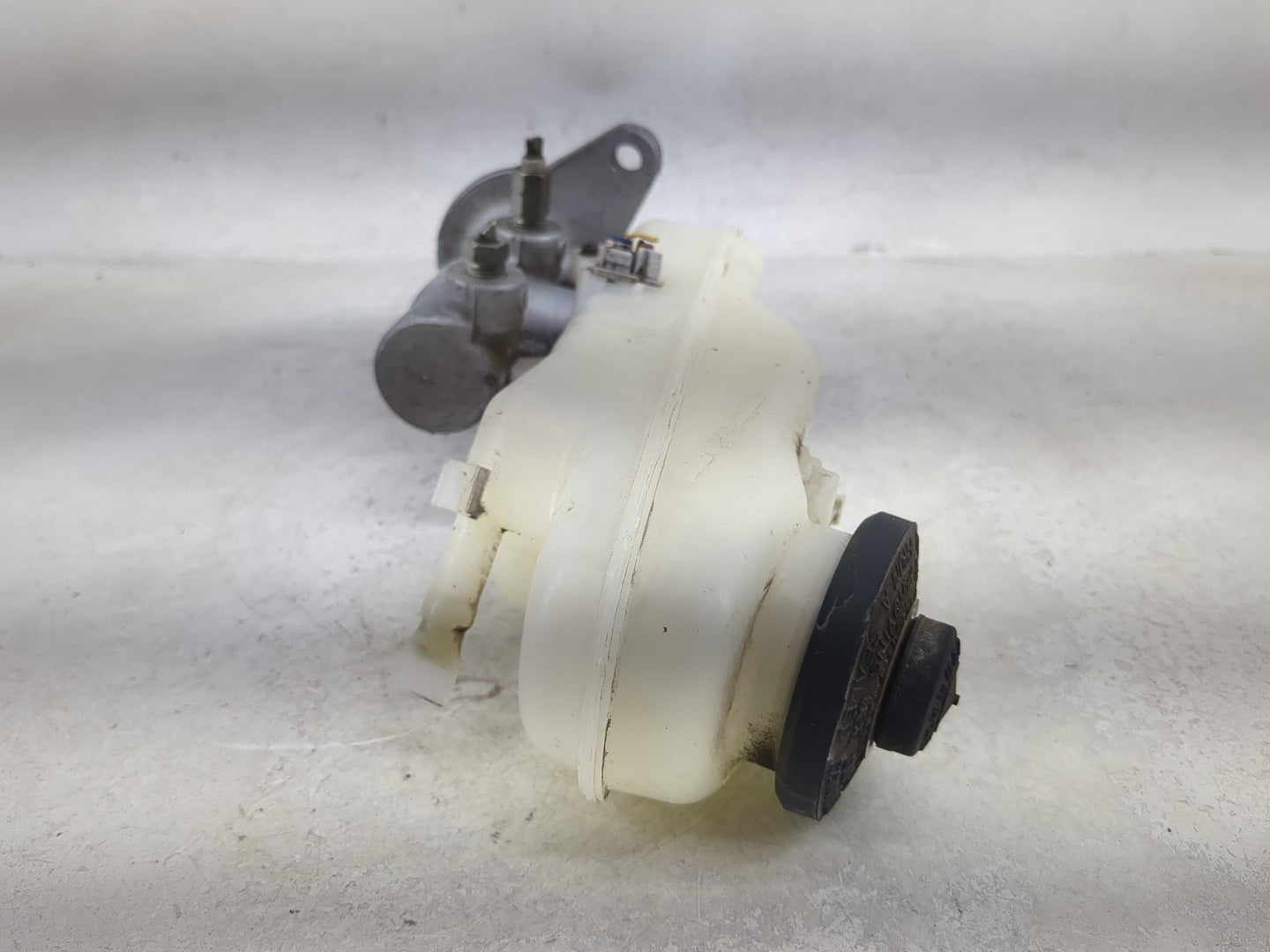 2011-2016 Scion Tc Brake Master Cylinder 1491979 - Oemusedautoparts1.com