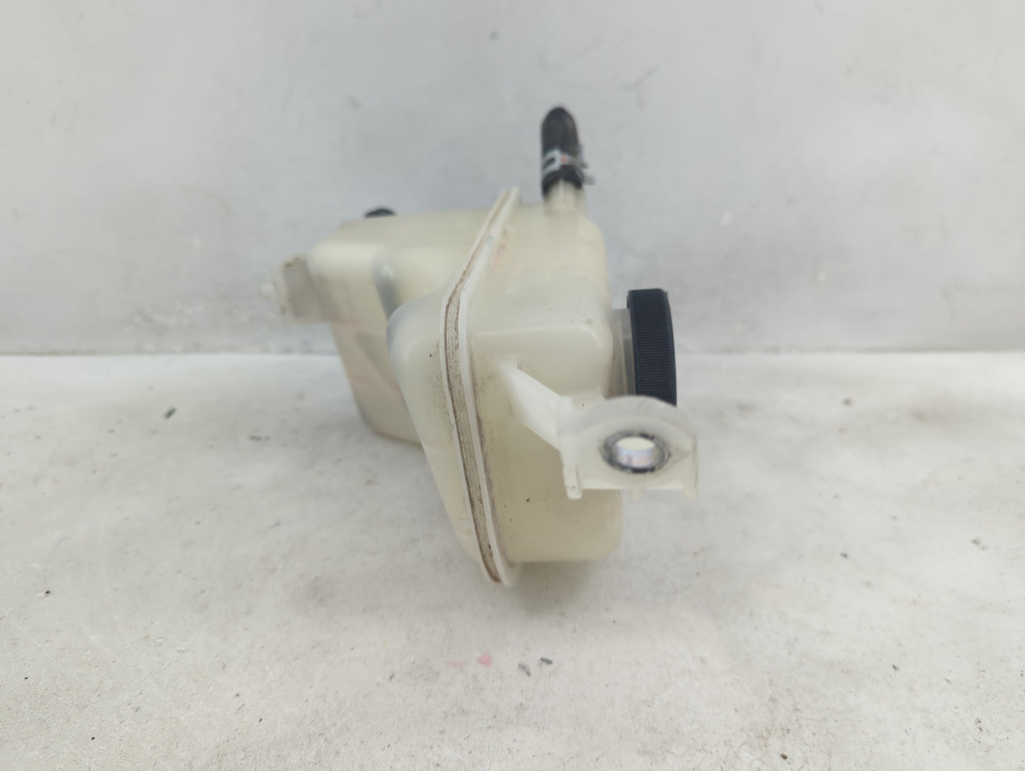 2014 Scion Xb Windshield Washer Fluid Reservoir Bottle Oem - Oemusedautoparts1.com