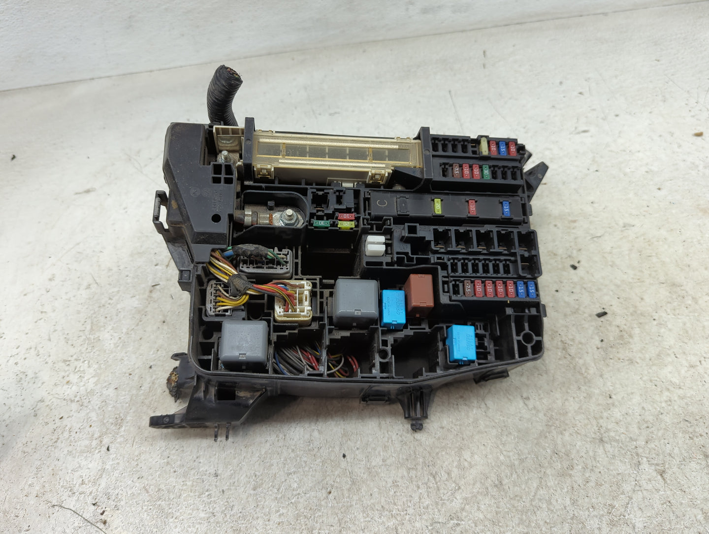2008-2015 Scion Xb Fusebox Fuse Box Panel Relay Module P/N:82662-12450 Fits Fits 2008 2009 2010 2011 2012 2013 2014 2015 OEM