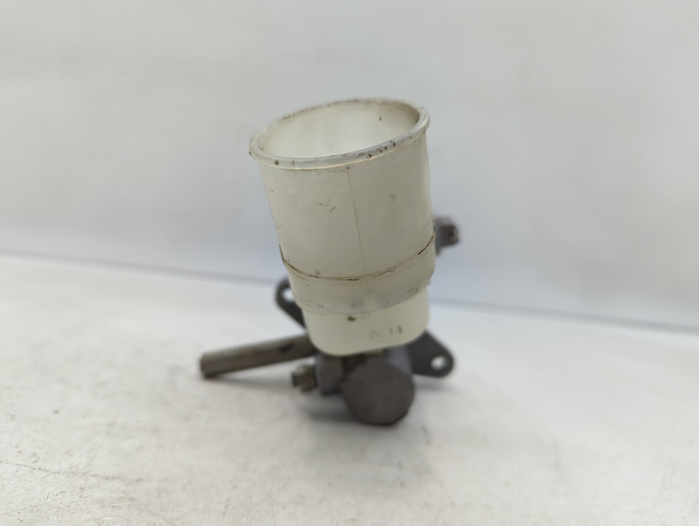 2013-2014 Scion Xd Brake Master Cylinder - Oemusedautoparts1.com