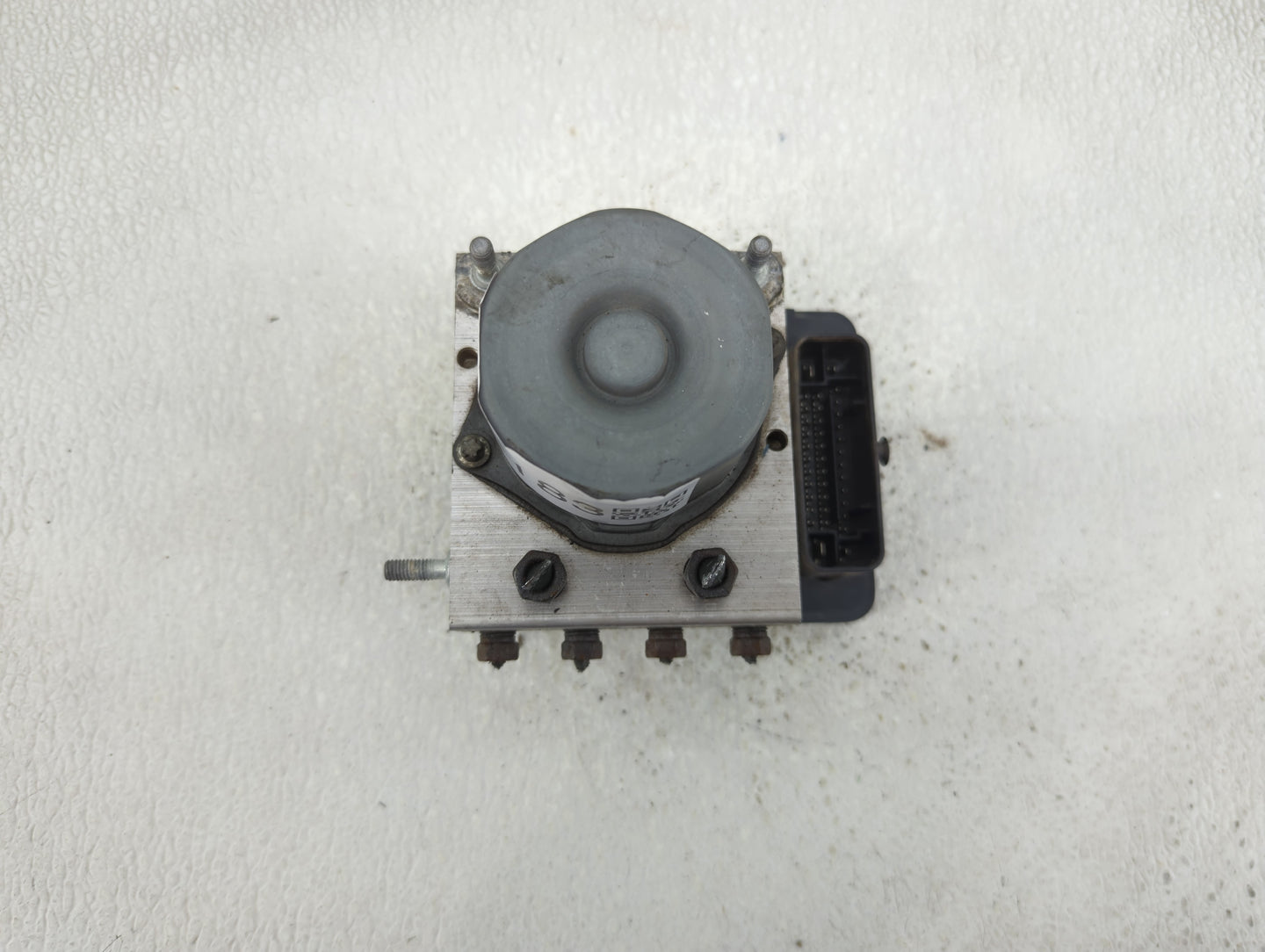 2014 Subaru Forester Throttle Body P/N:23424337 Fits OEM Used Auto Parts - Oemusedautoparts1.com