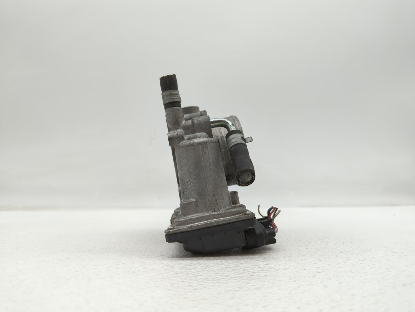 2011-2017 Subaru Forester Throttle Body P/N:16112AA380 Fits Fits 2011 2012 2013 2014 2015 2016 2017 OEM Used Auto Parts - Oe