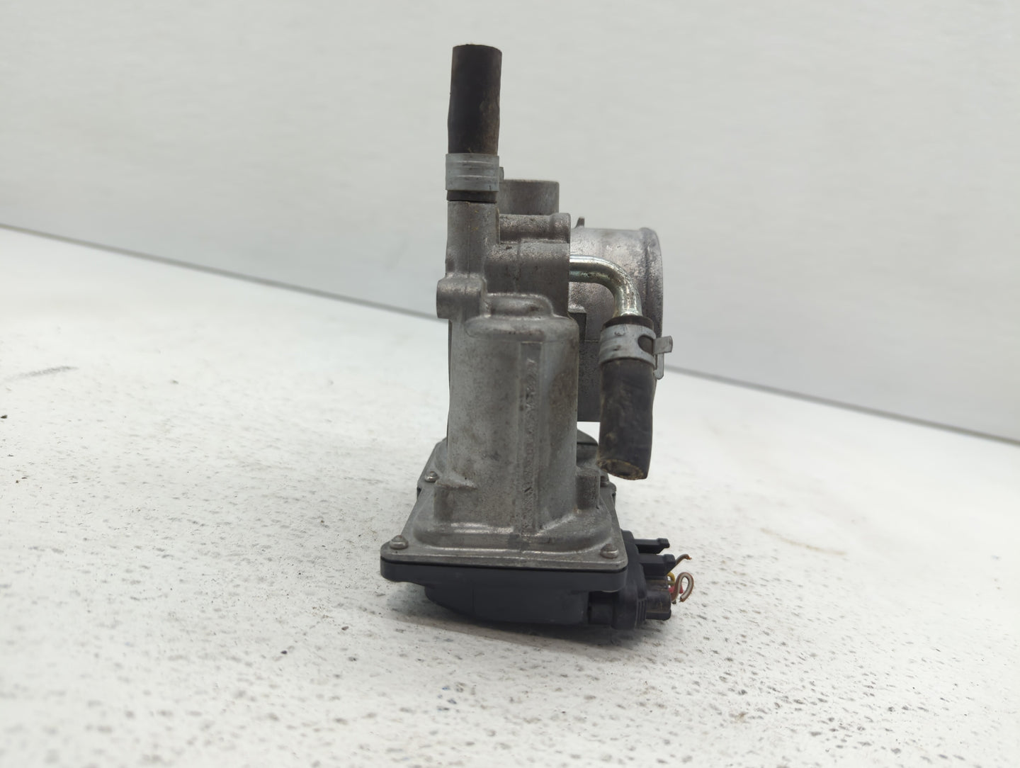 2011-2018 Subaru Forester Throttle Body P/N:16112AA380 Fits Fits 2011 2012 2013 2014 2015 2016 2017 2018 OEM Used Auto Parts
