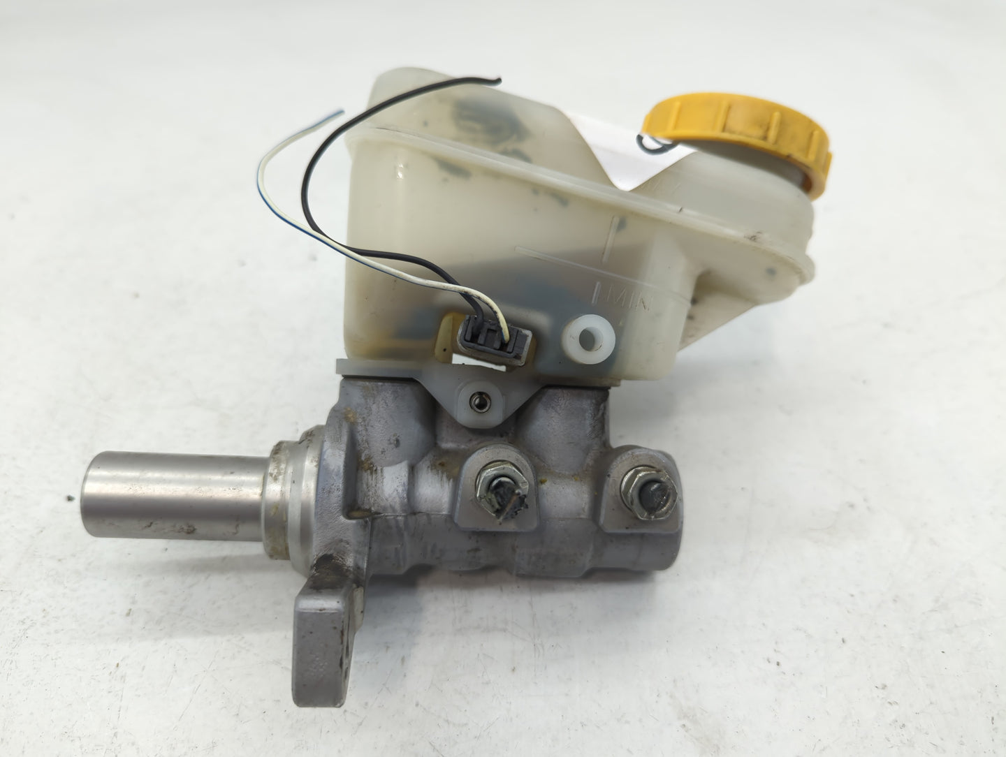 Subaru Forester Brake Master Cylinder 611195 - Oemusedautoparts1.com