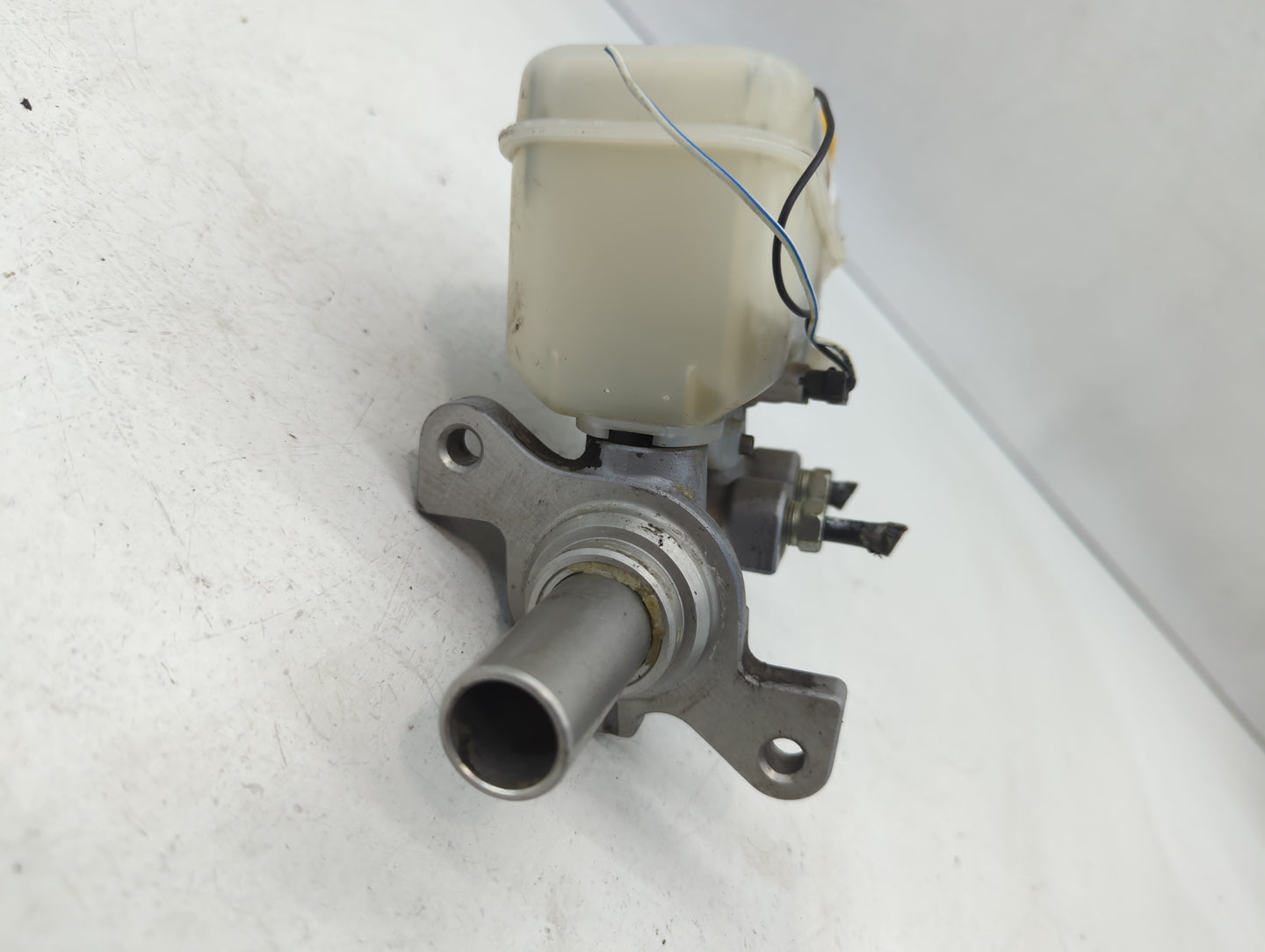 Subaru Forester Brake Master Cylinder 611195 - Oemusedautoparts1.com