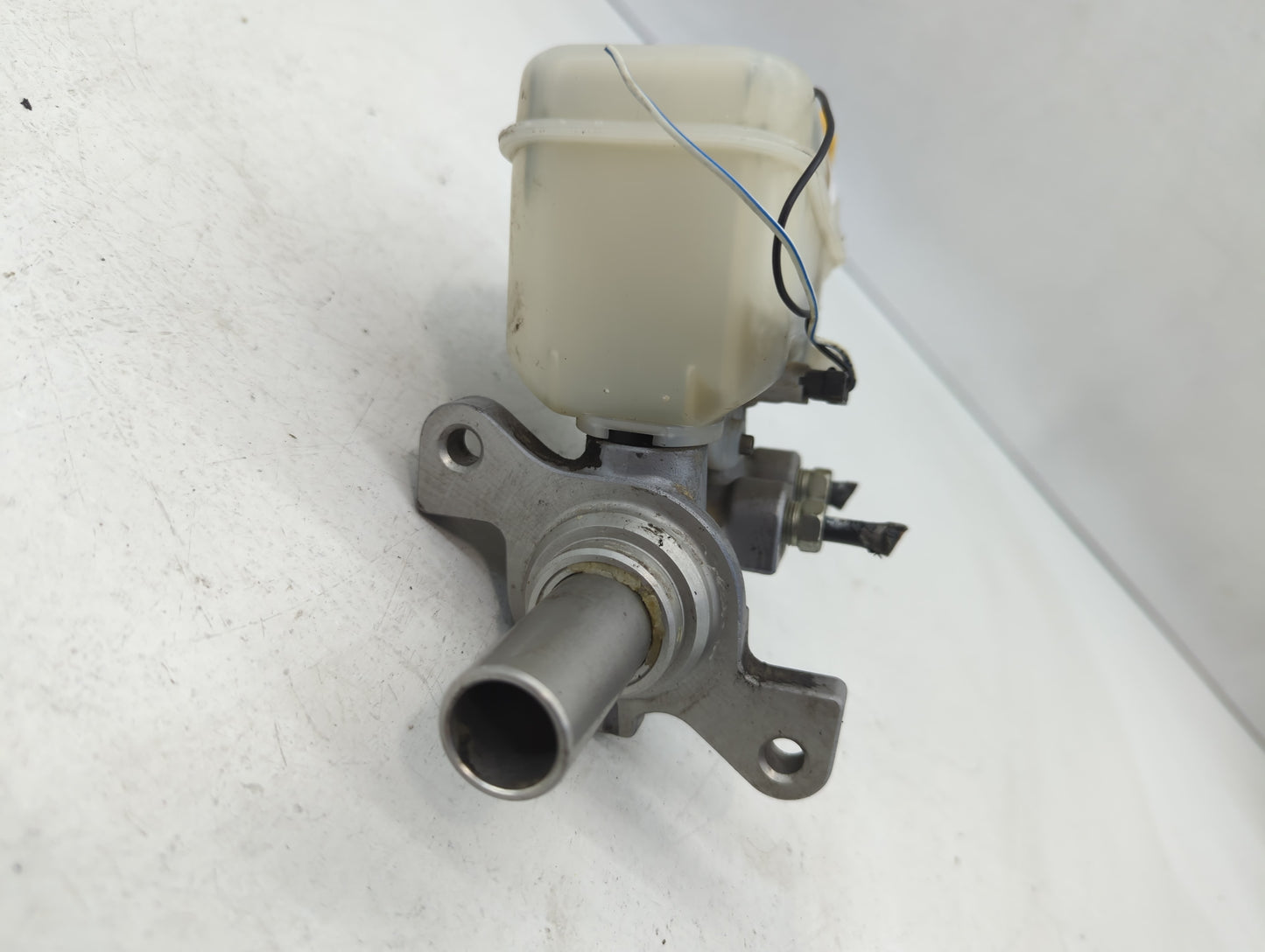 Subaru Forester Brake Master Cylinder 611195 - Oemusedautoparts1.com