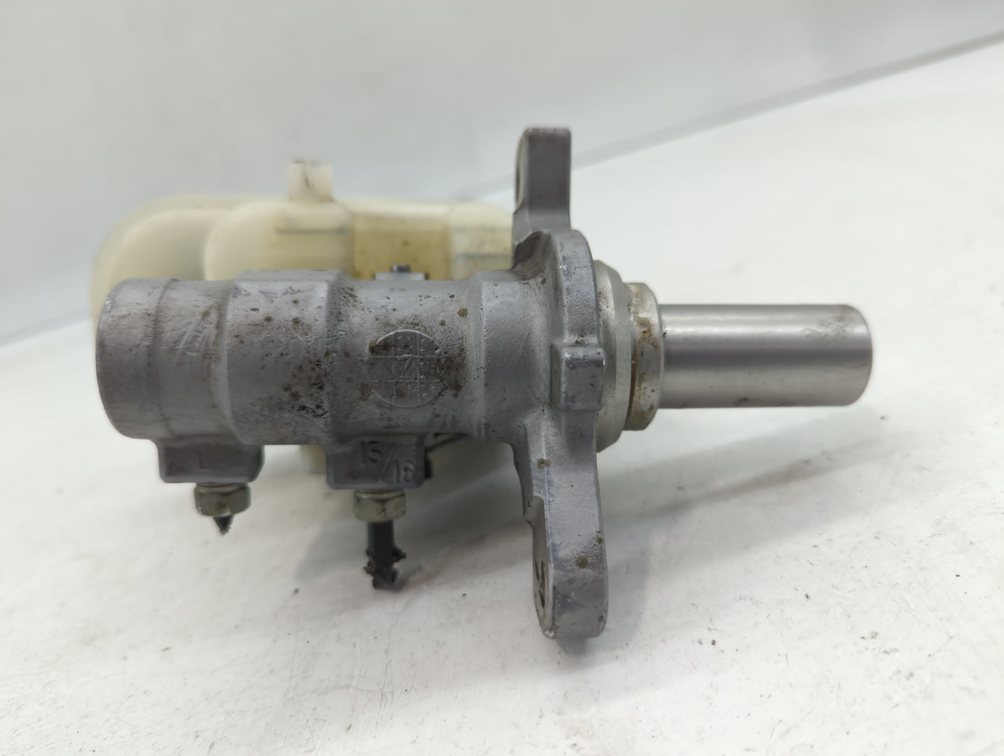 Subaru Forester Brake Master Cylinder 611195 - Oemusedautoparts1.com