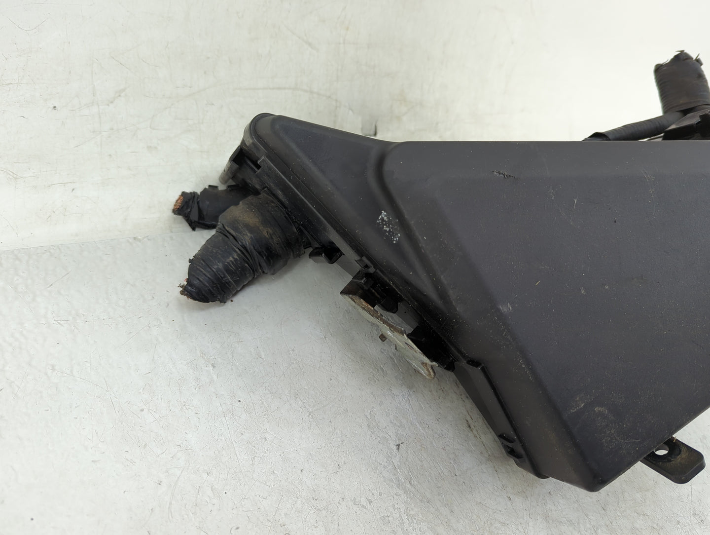 2010-2014 Subaru Impreza Fusebox Fuse Box Panel Relay Module P/N:700200B Fits Fits 2010 2011 2012 2013 2014 OEM Used Auto Pa